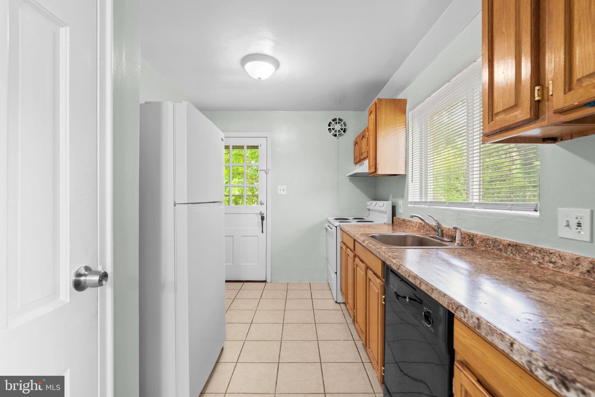 LANDOVER KNOLLS - Residential