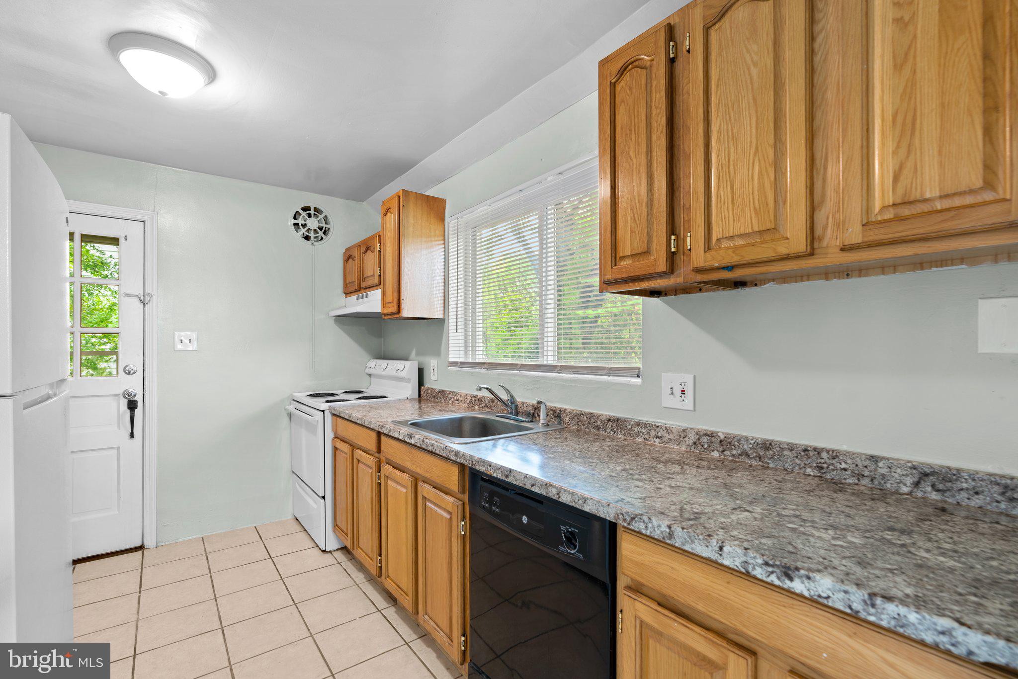 LANDOVER KNOLLS - Residential