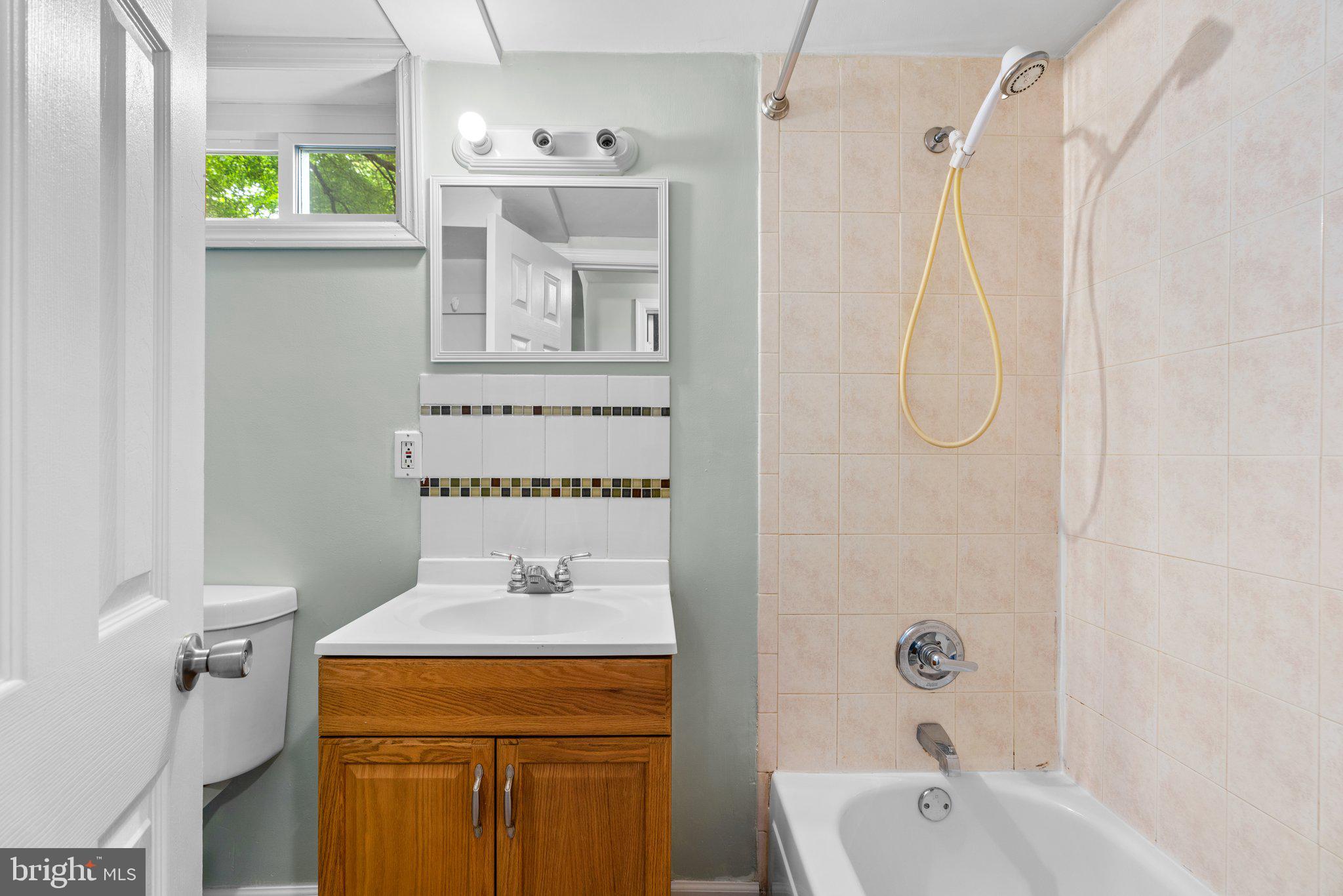 LANDOVER KNOLLS - Residential