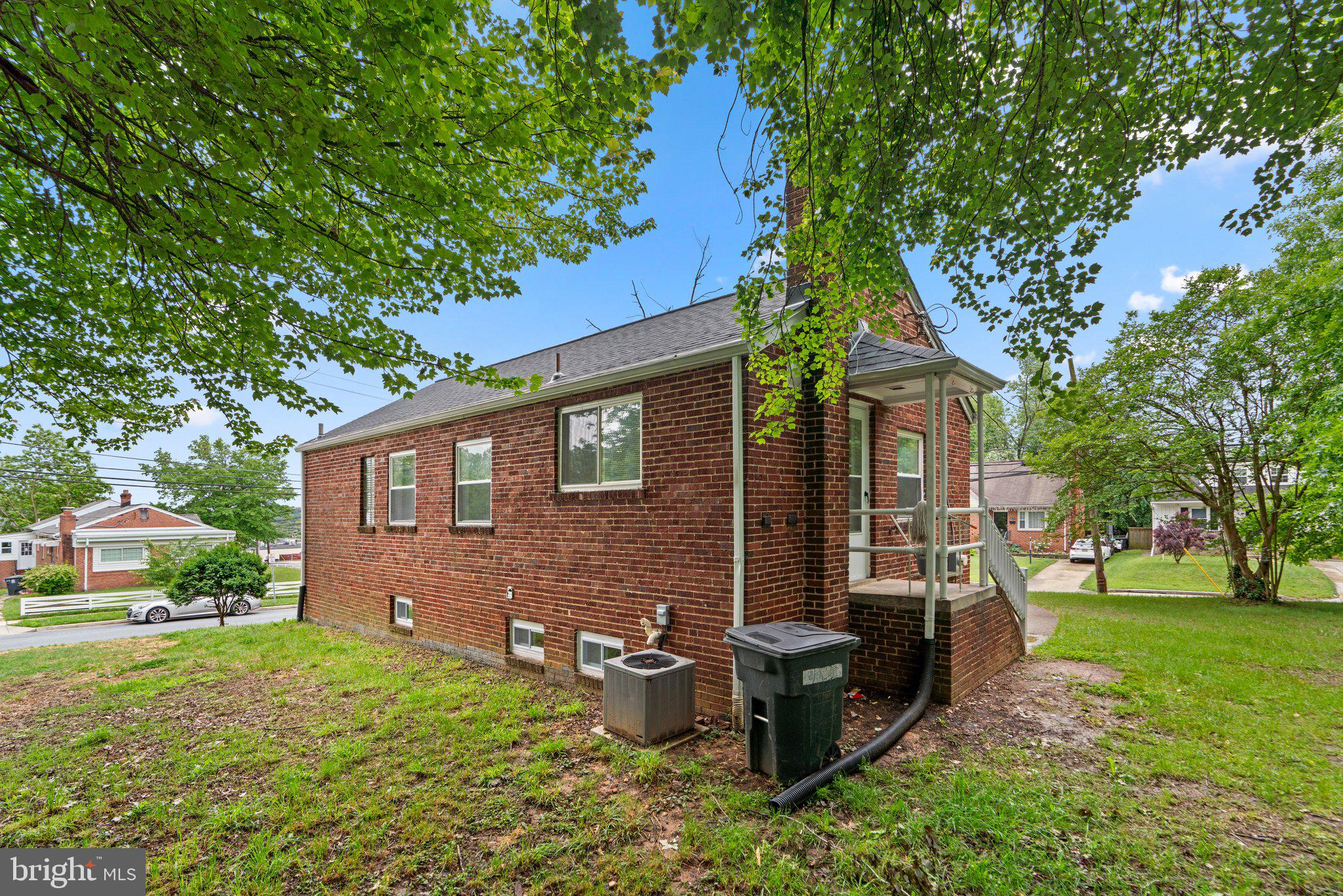 LANDOVER KNOLLS - Residential