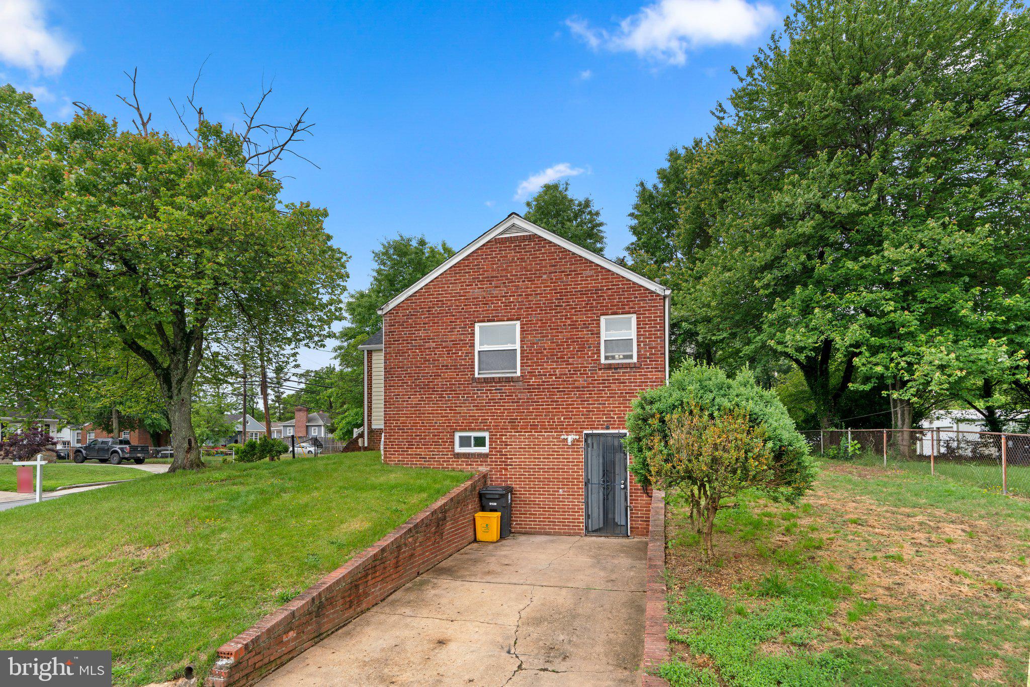 LANDOVER KNOLLS - Residential