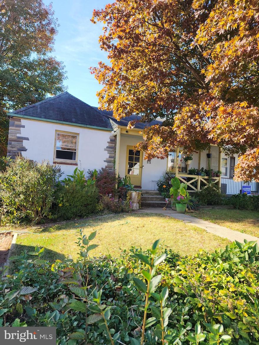 **BACK TO ACTIVE**  MOTIVATED SELLERS

INVESTORS DELIGHT OR HOME FIXER UPPER ONLY!!!!
203k NEEDED IF FINANCING