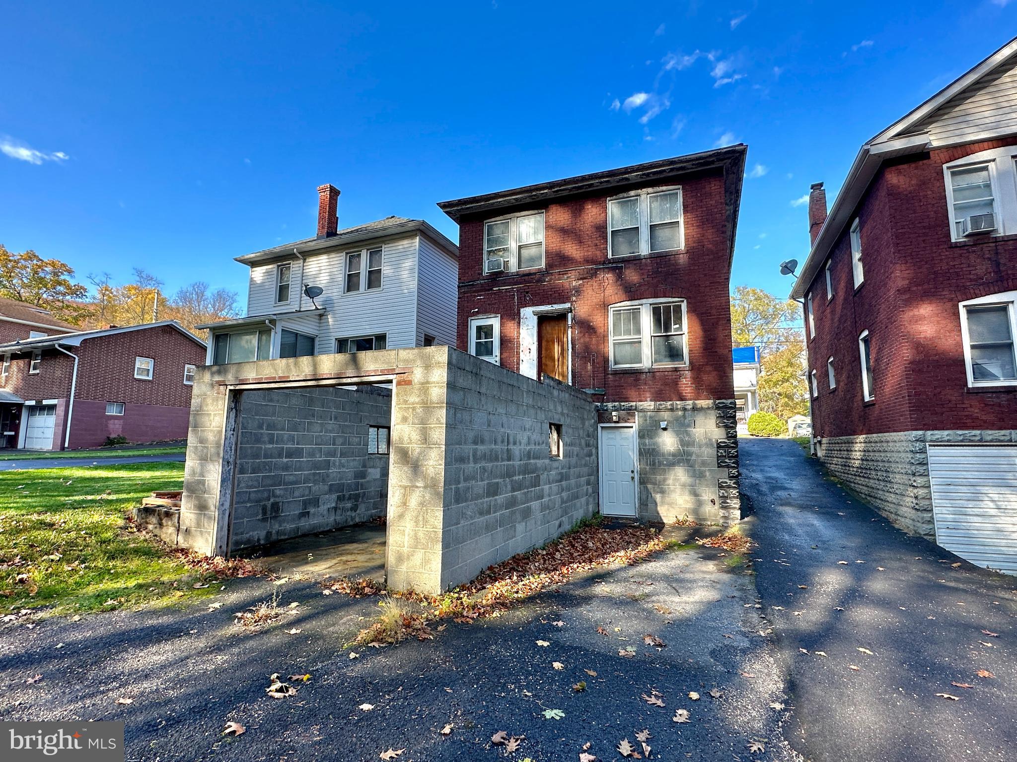 WEST SIDE - Residential