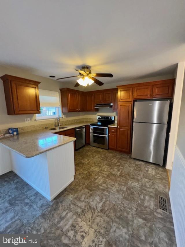 CAMBRIDGE SQ - Residential Lease