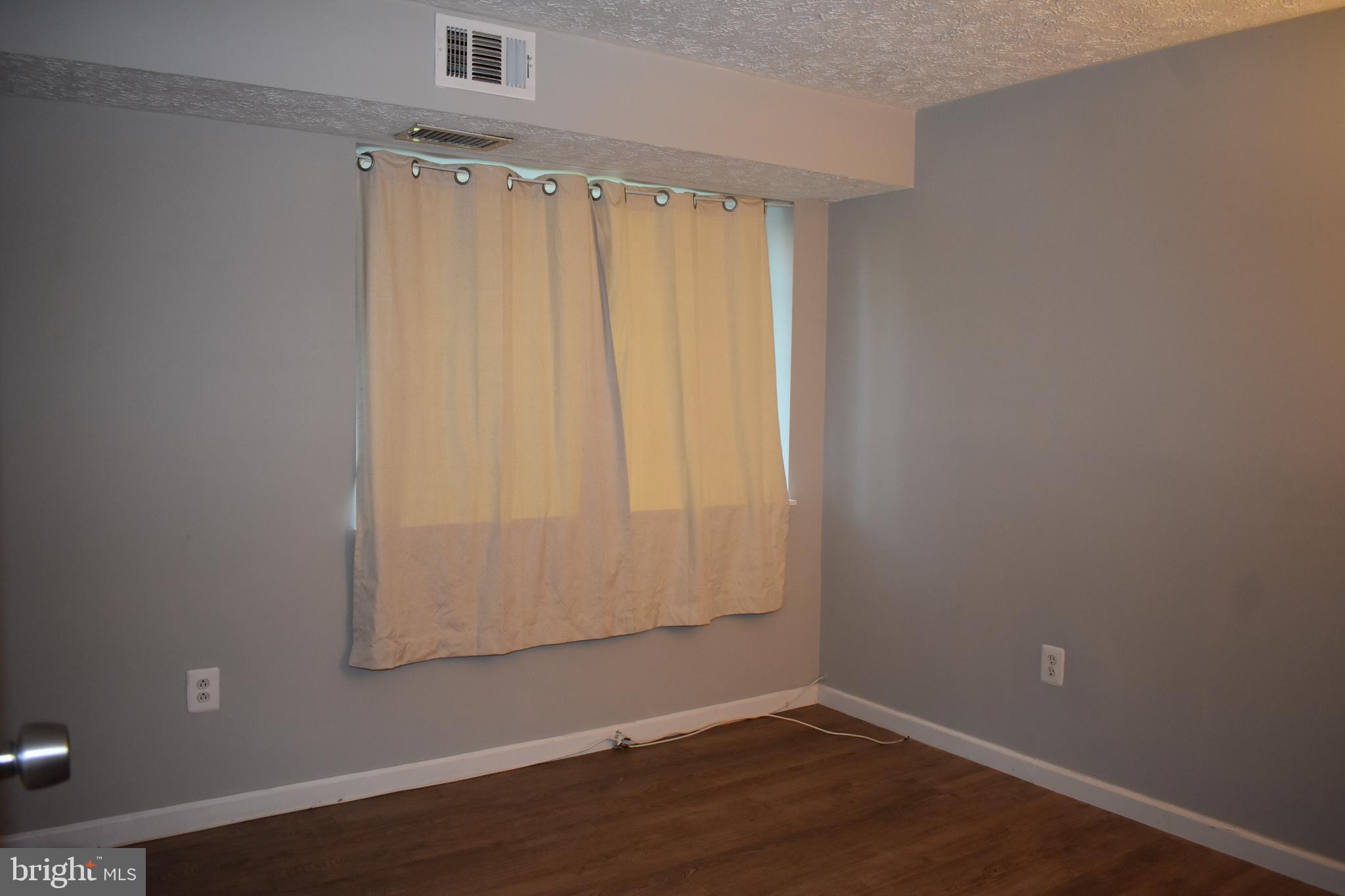 KNOLLS AT NORTH LAKE CONDOMINIUM - Residential