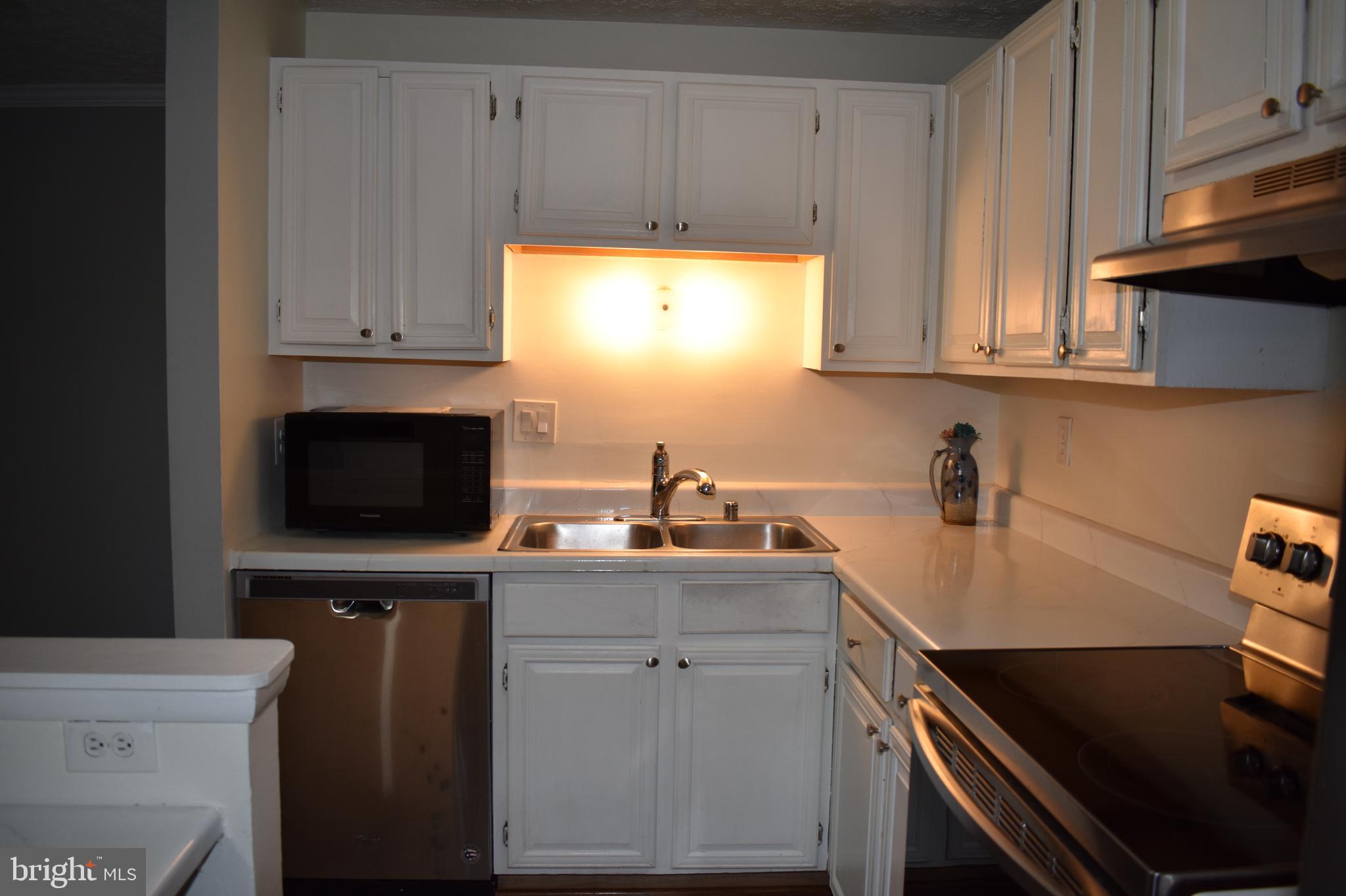 KNOLLS AT NORTH LAKE CONDOMINIUM - Residential