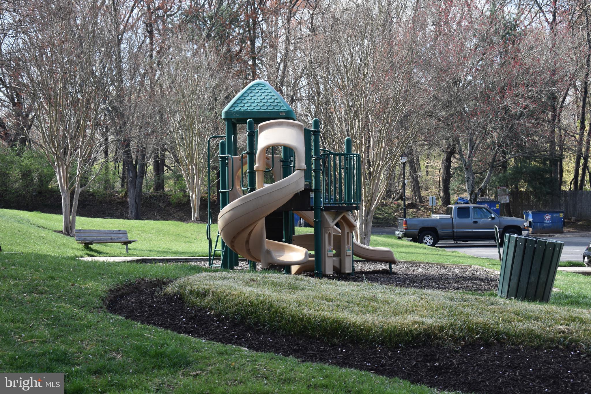 KNOLLS AT NORTH LAKE CONDOMINIUM - Residential