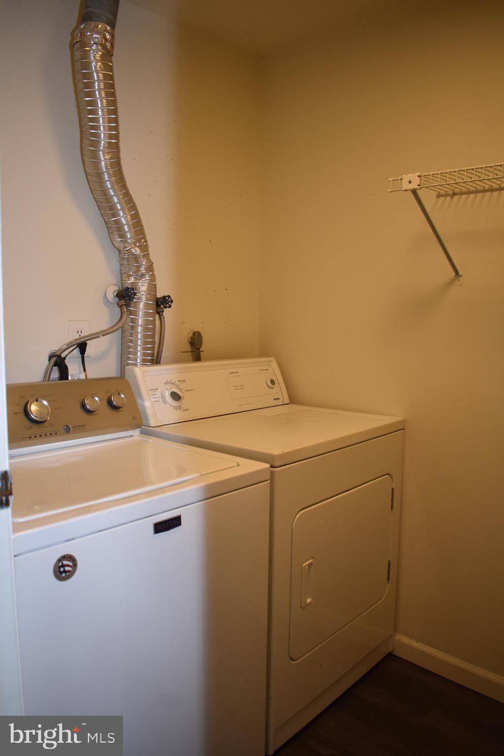 KNOLLS AT NORTH LAKE CONDOMINIUM - Residential