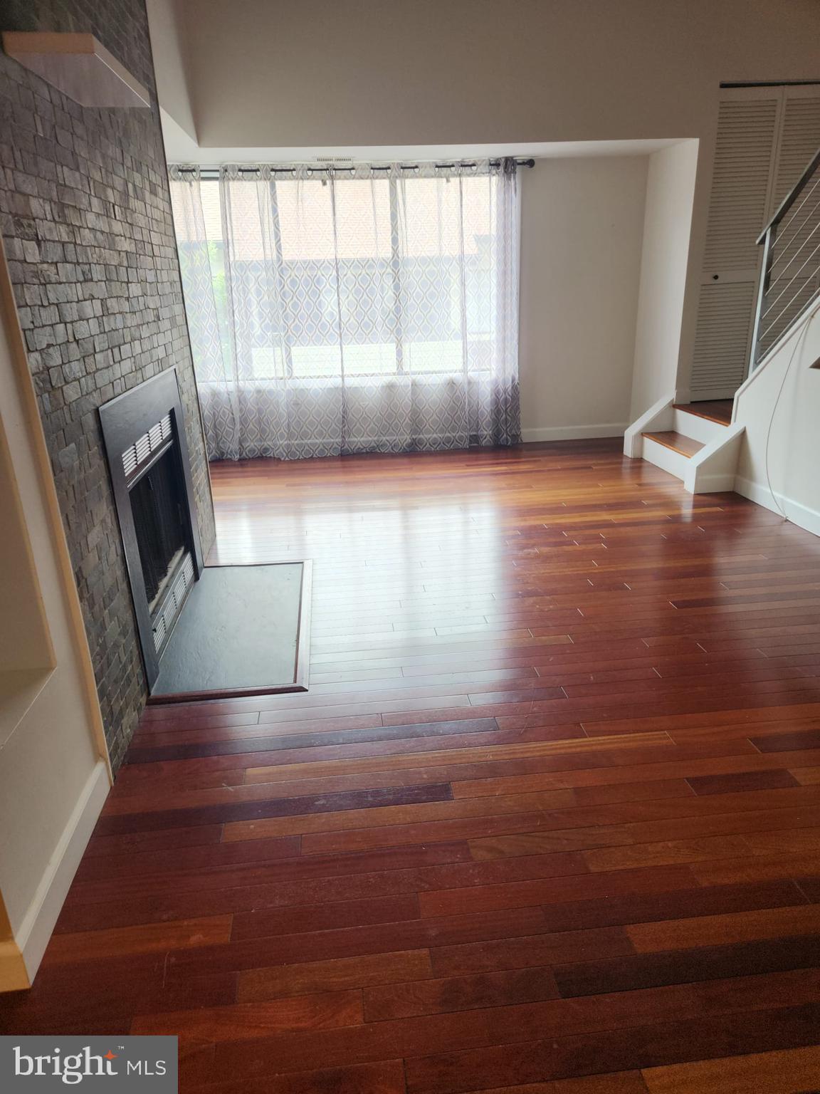 CHRISTOPHER COURT - Residential