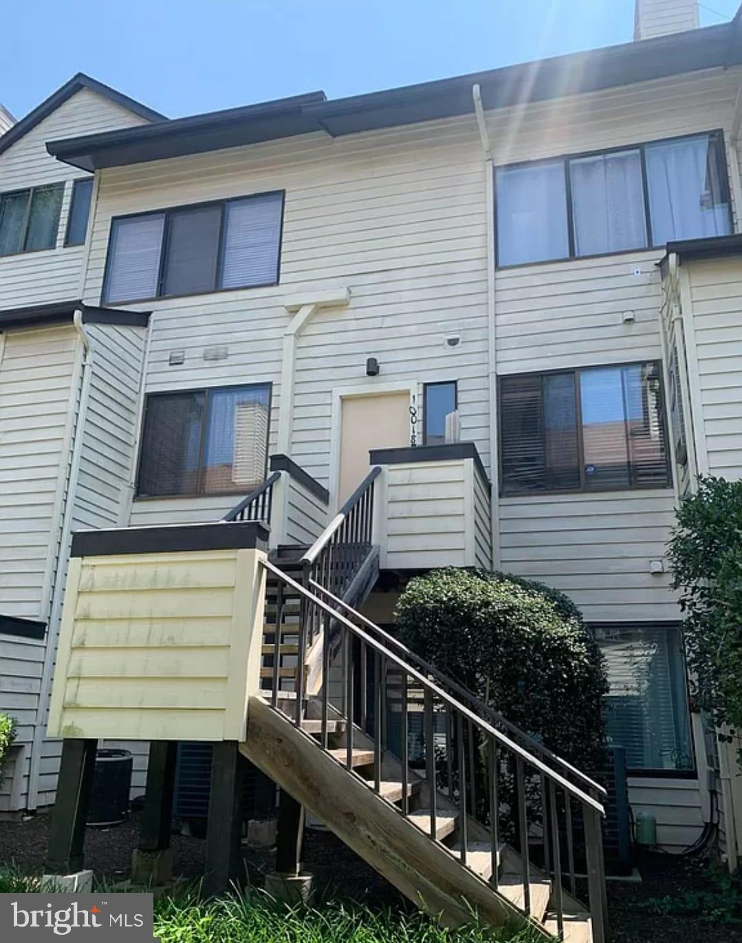 CHRISTOPHER COURT - Residential