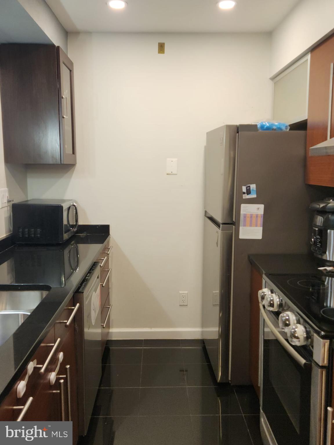 CHRISTOPHER COURT - Residential