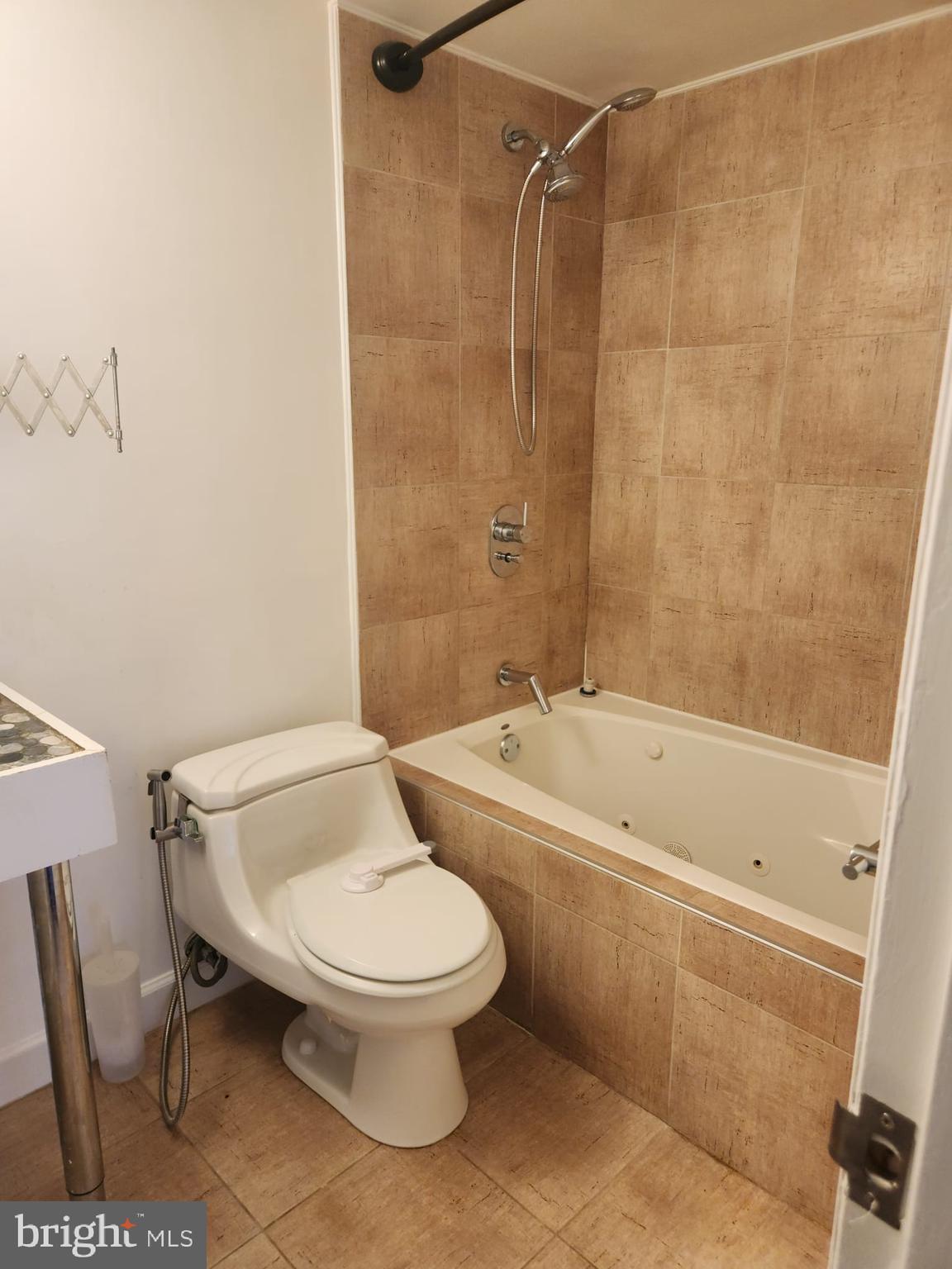 CHRISTOPHER COURT - Residential