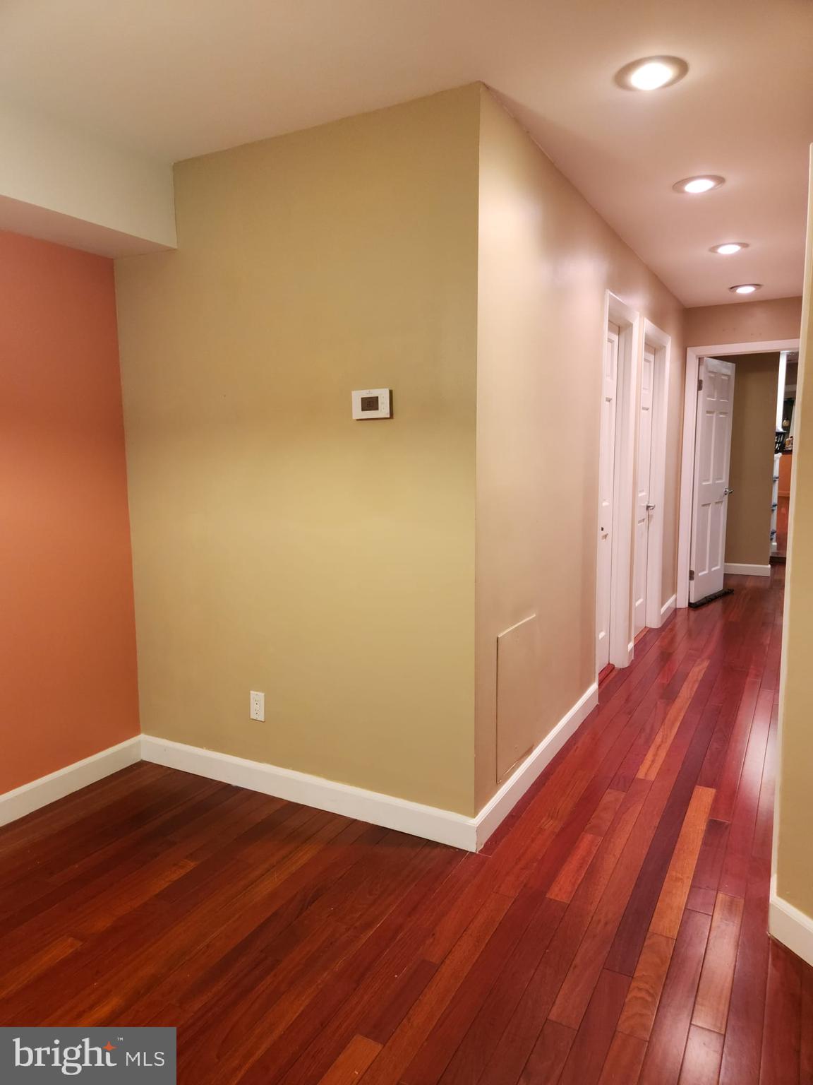 CHRISTOPHER COURT - Residential