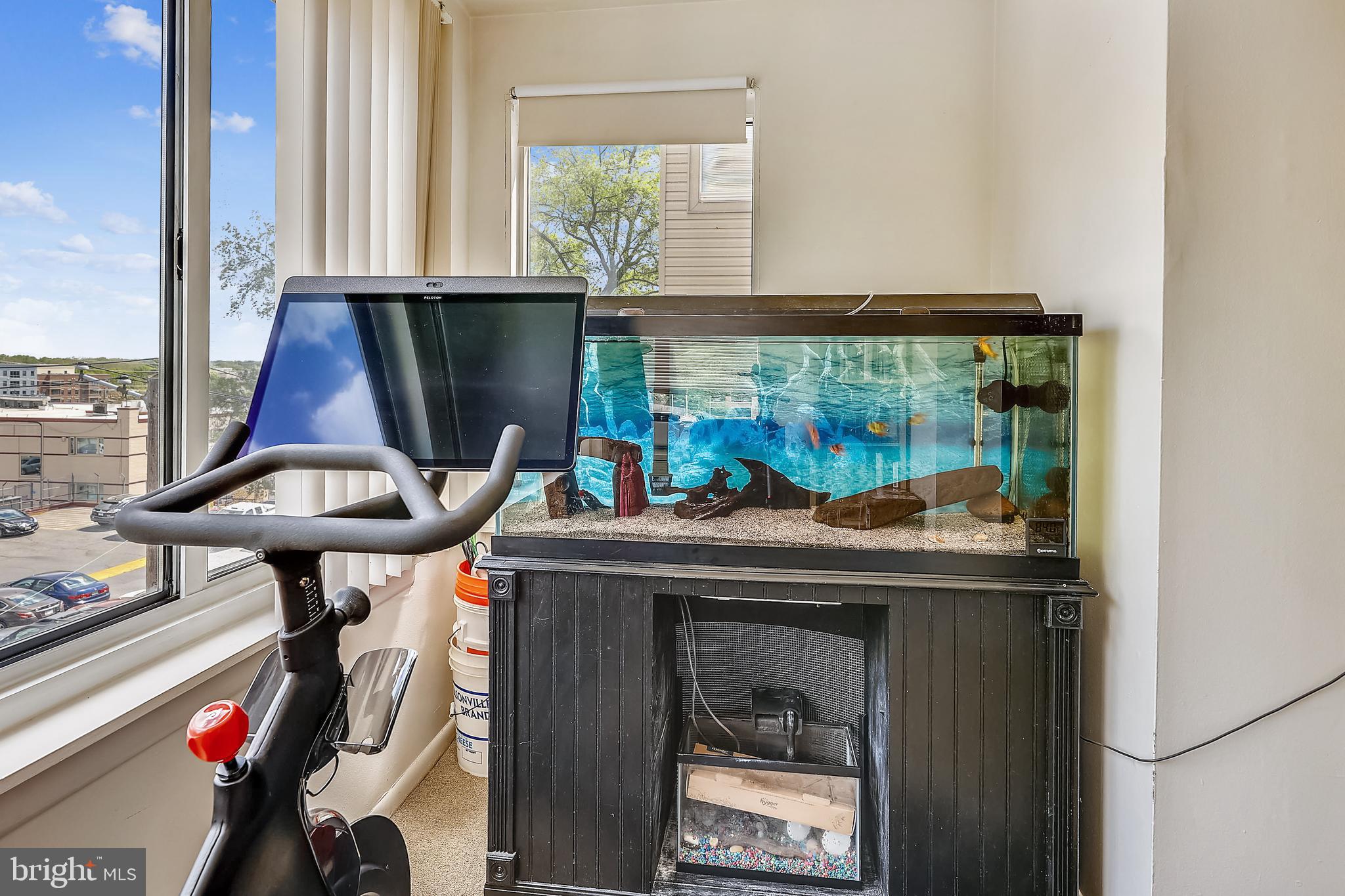 COLLEGE PARK TOWERS COND - Residential