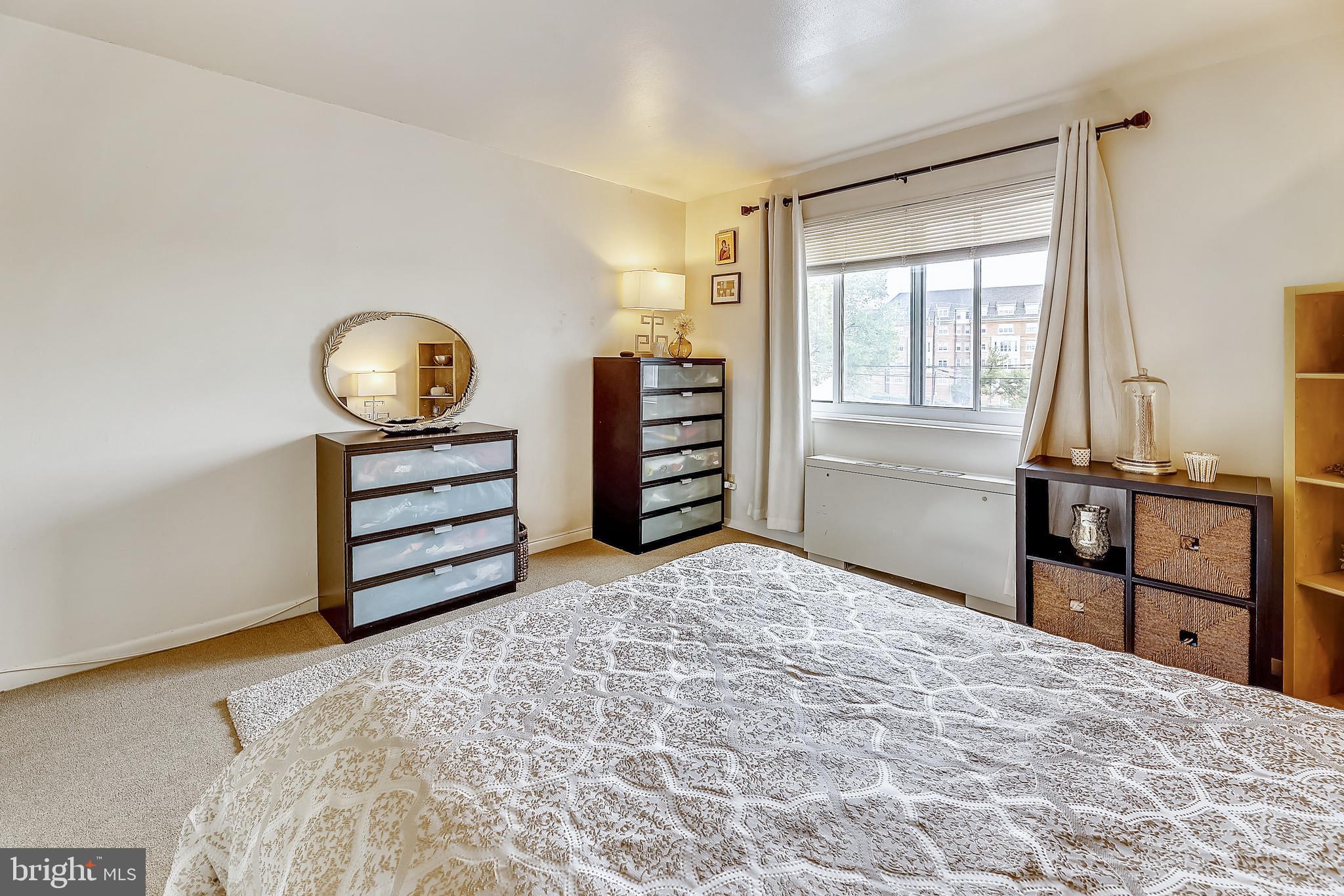 COLLEGE PARK TOWERS COND - Residential