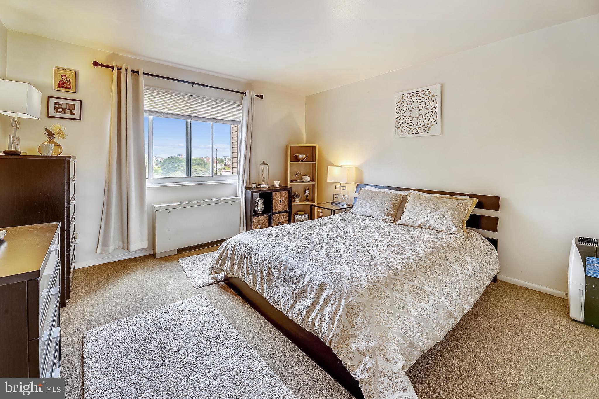 COLLEGE PARK TOWERS COND - Residential