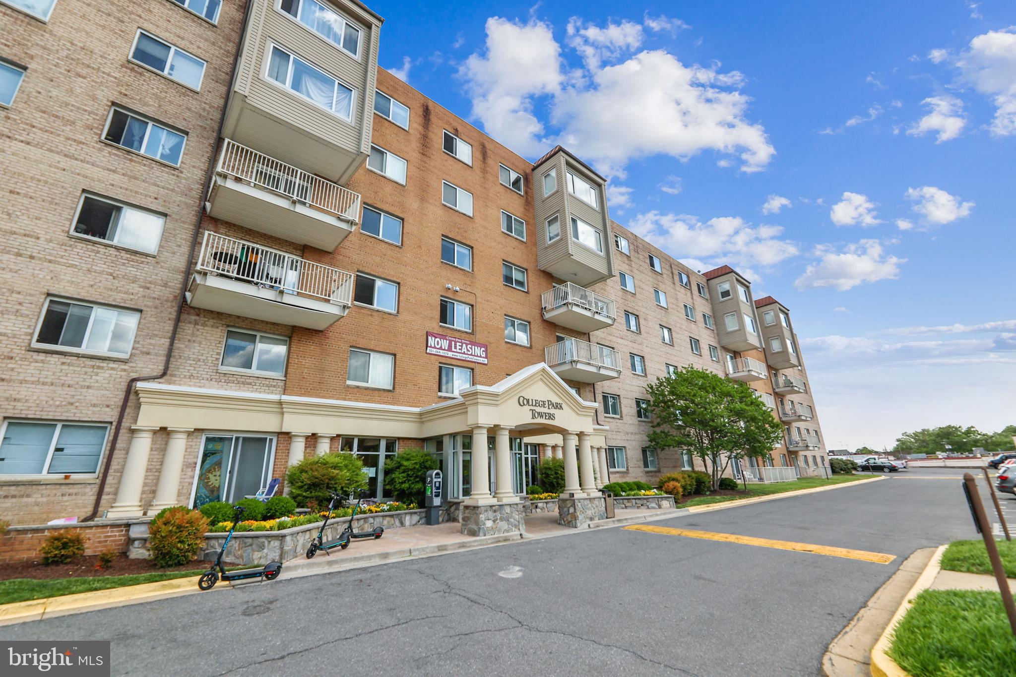 COLLEGE PARK TOWERS COND - Residential