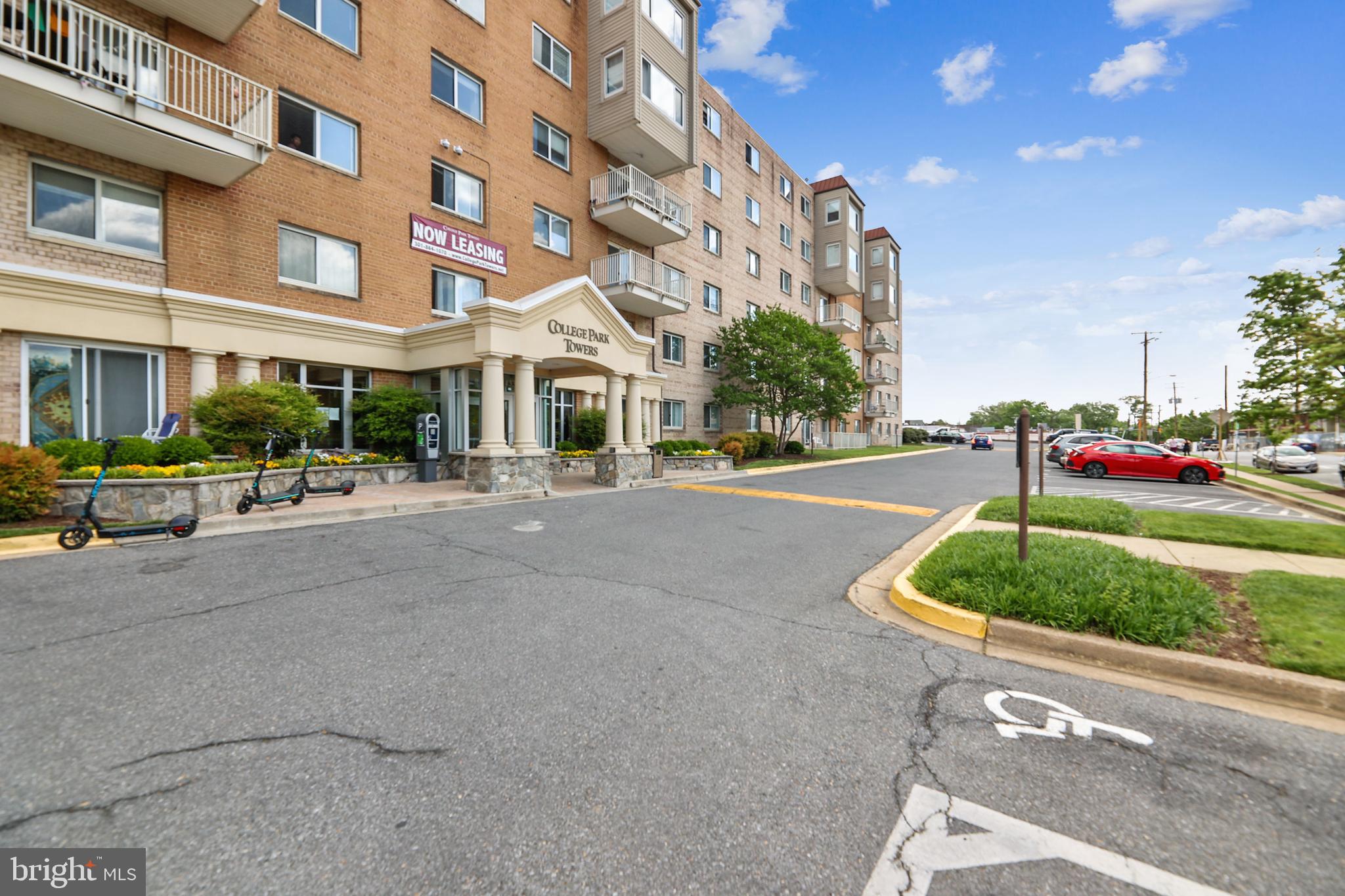 COLLEGE PARK TOWERS COND - Residential