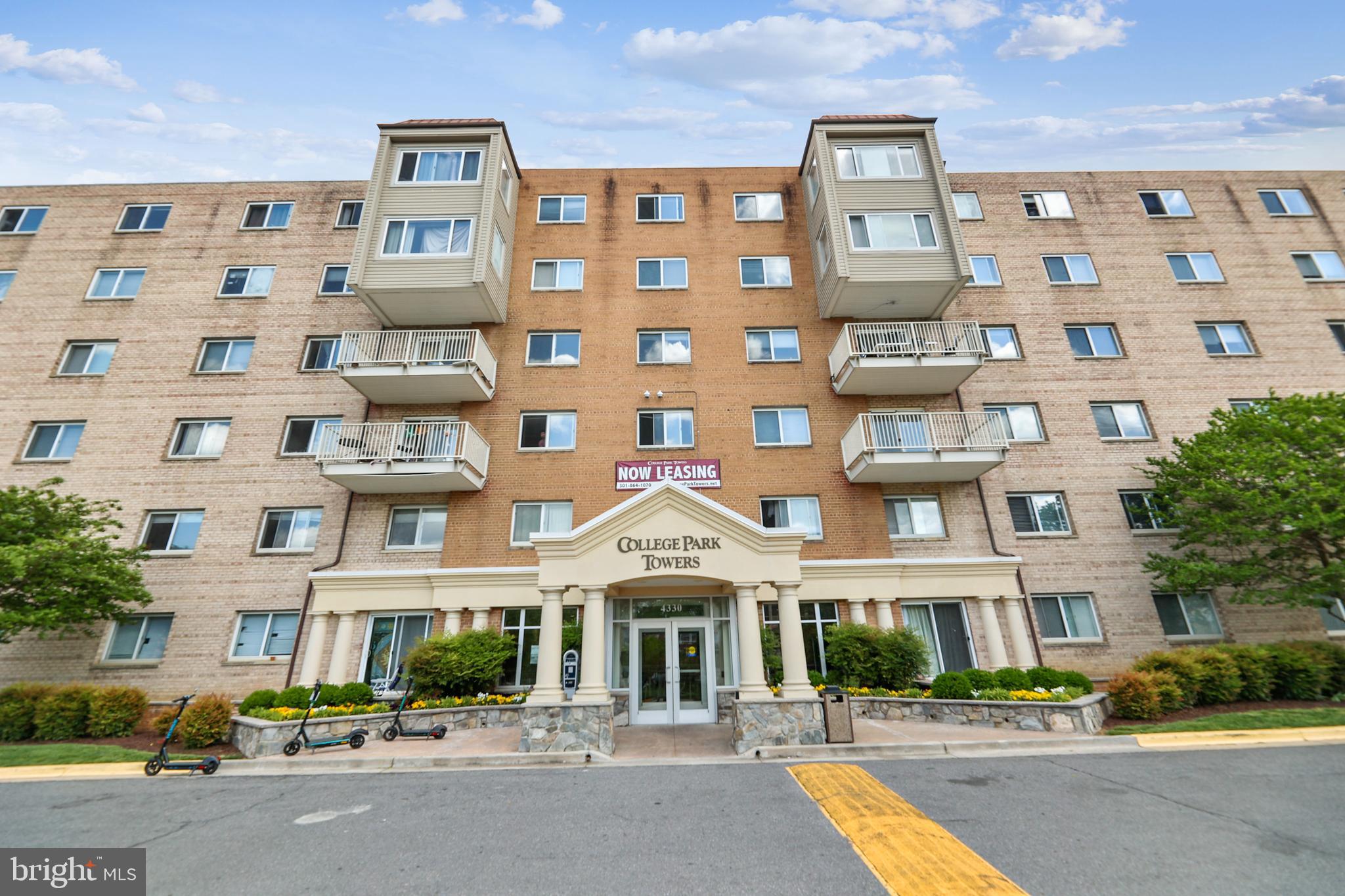 COLLEGE PARK TOWERS COND - Residential