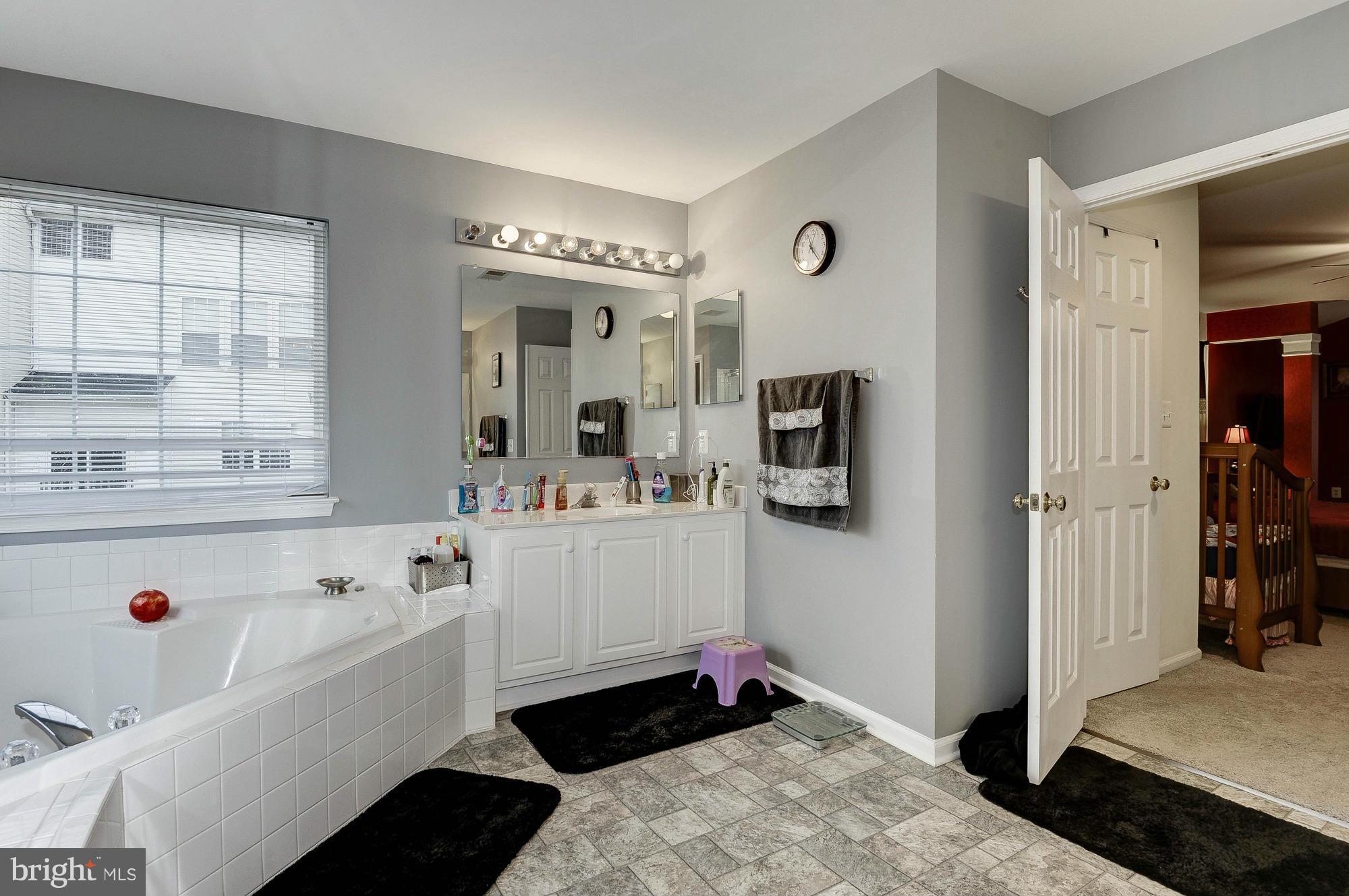 ASHBURN VILLAGE - Residential