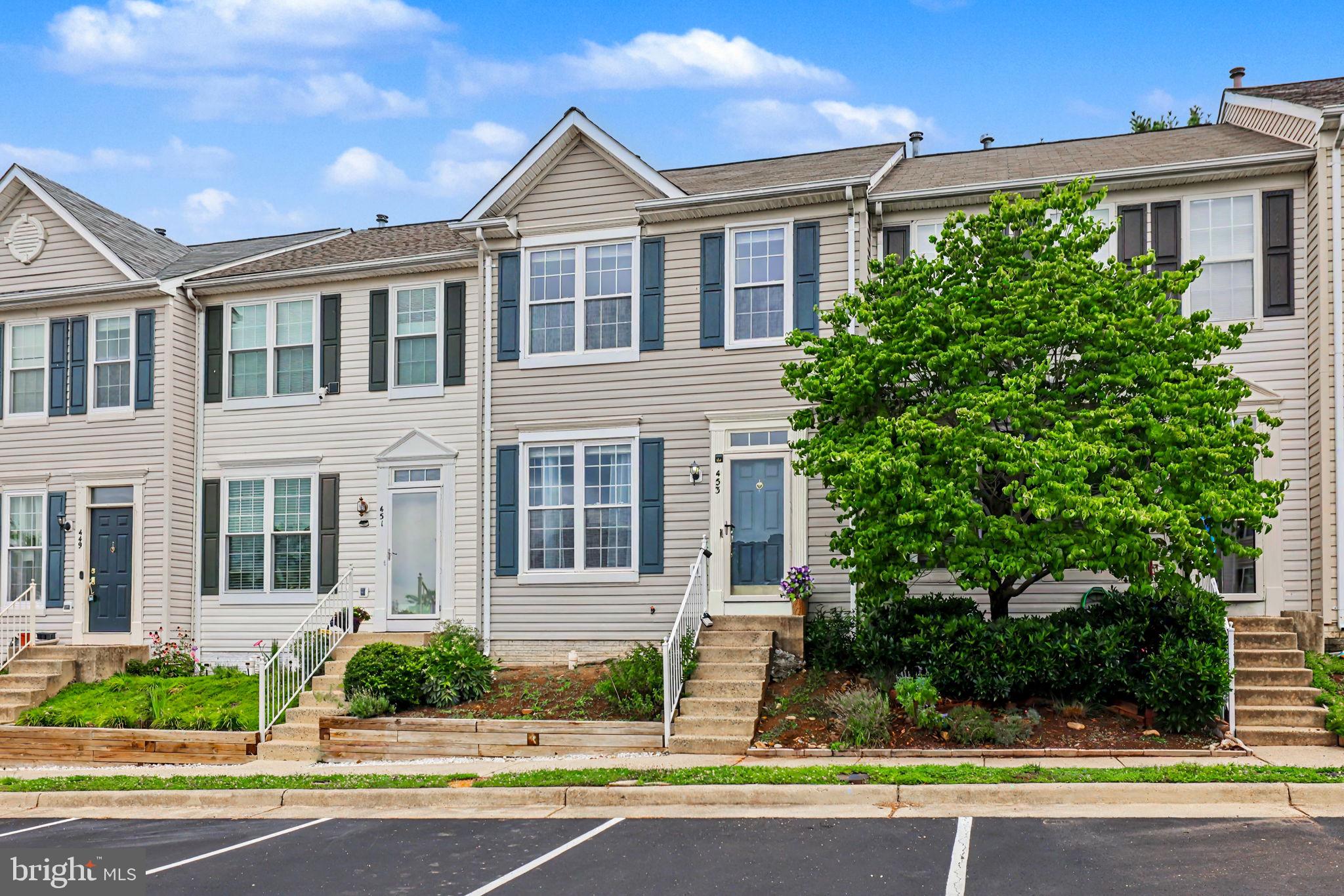 453 PEARLBUSH SQUARE NE
