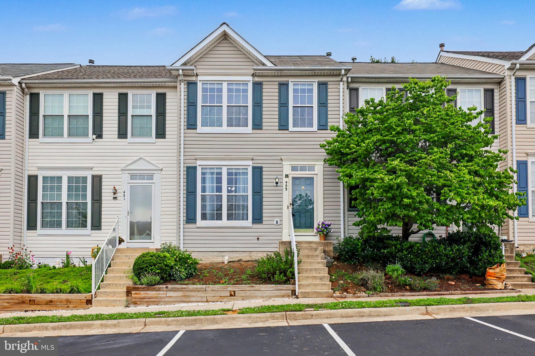 453 PEARLBUSH SQUARE NE
