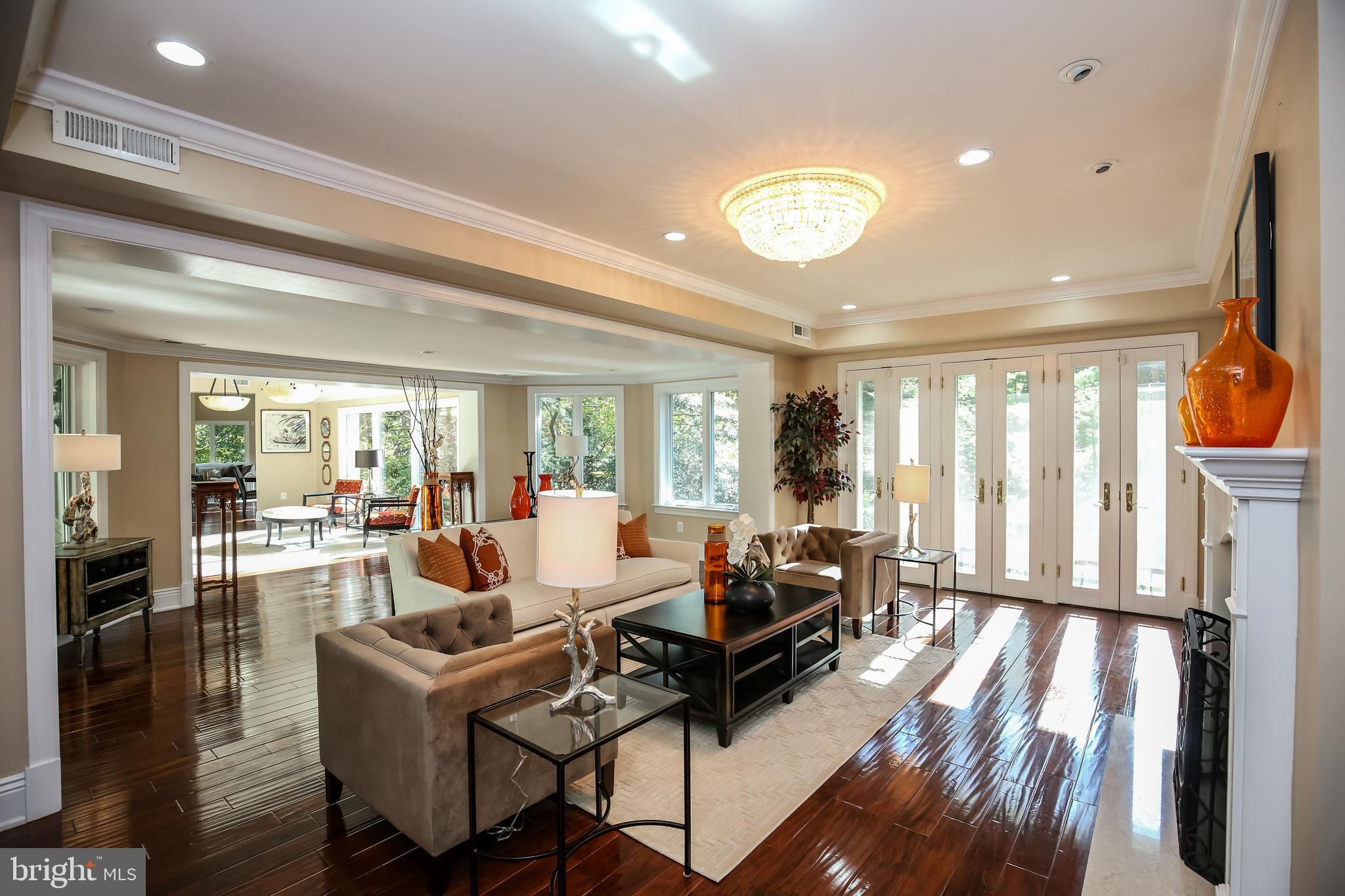 FOREST HILLS - Residential