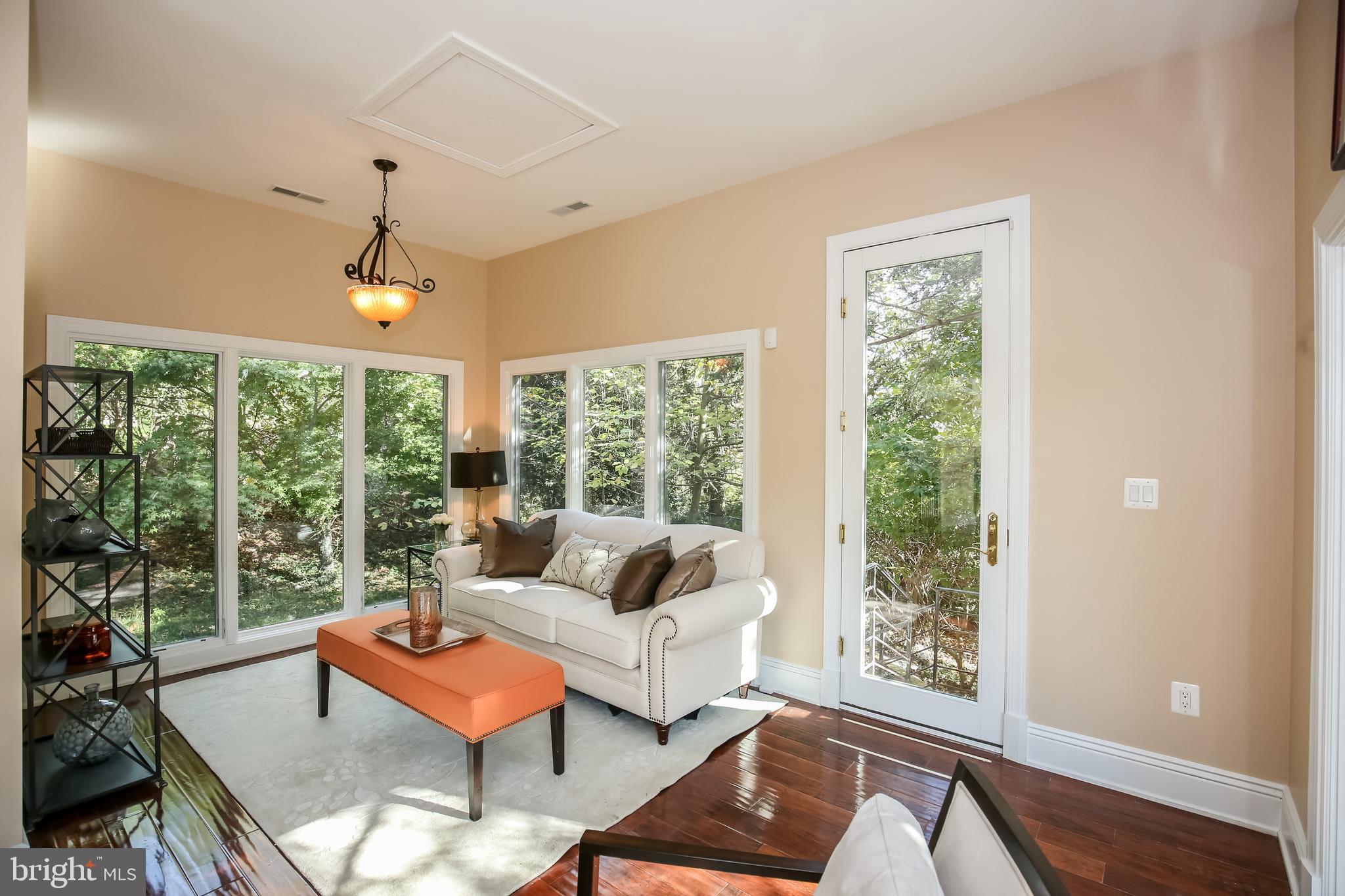 FOREST HILLS - Residential