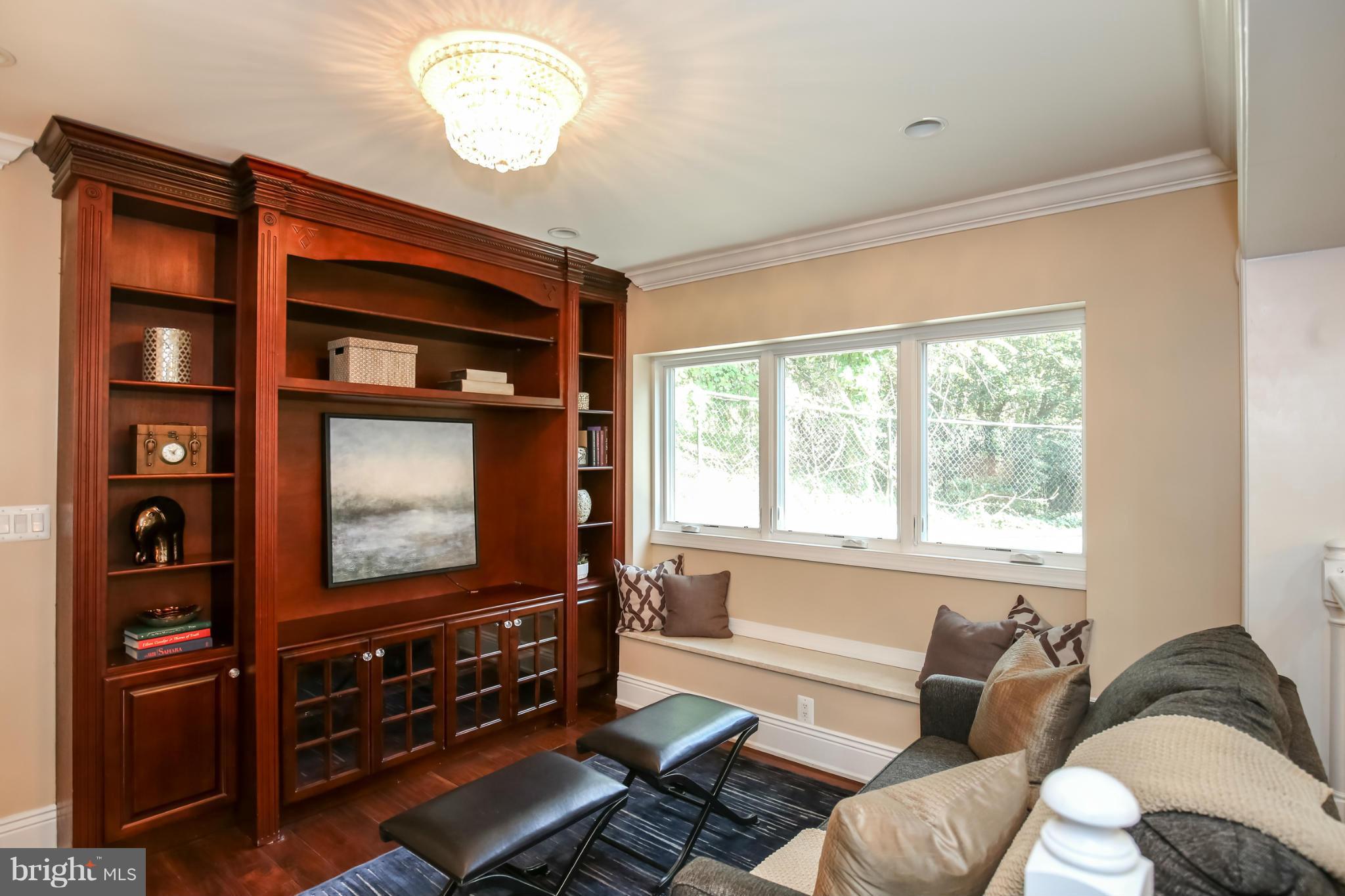 FOREST HILLS - Residential