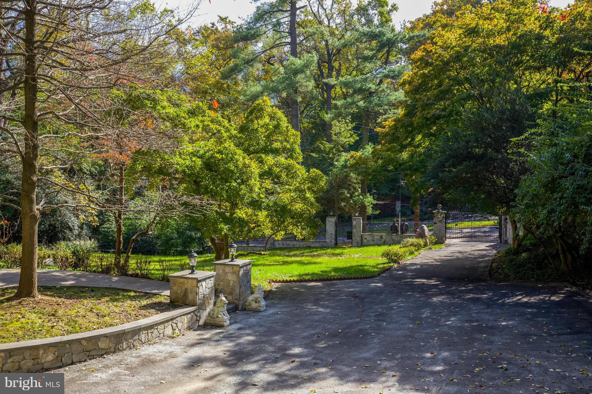 FOREST HILLS - Residential