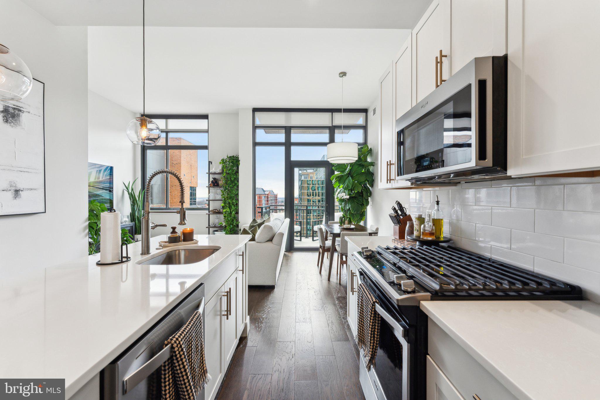 2000 CLARENDON BOULEVARD 1207