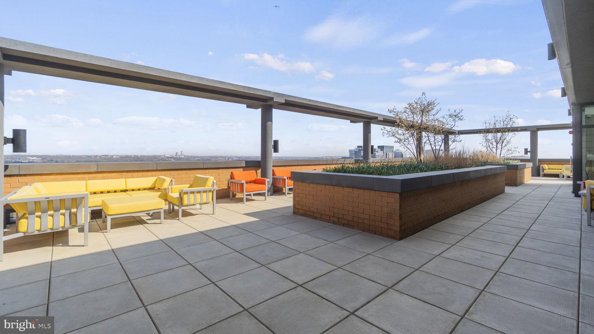 COURTHOUSE - Residential Lease