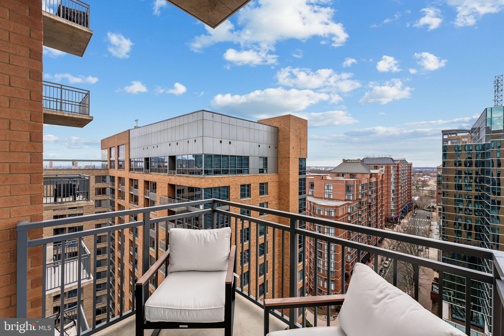 COURTHOUSE - Residential Lease