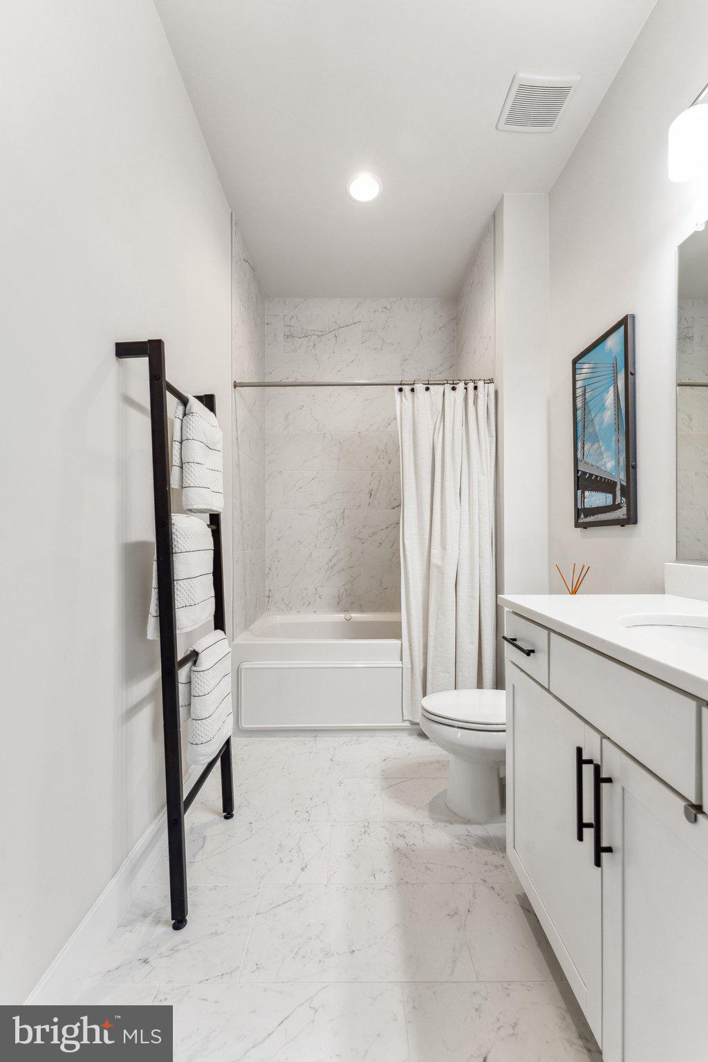 COURTHOUSE - Residential Lease