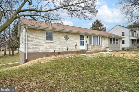 Photo of 413 E CHERRY ST, ELIZABETHTOWN, PA 17022 (MLS # PALA2029960)