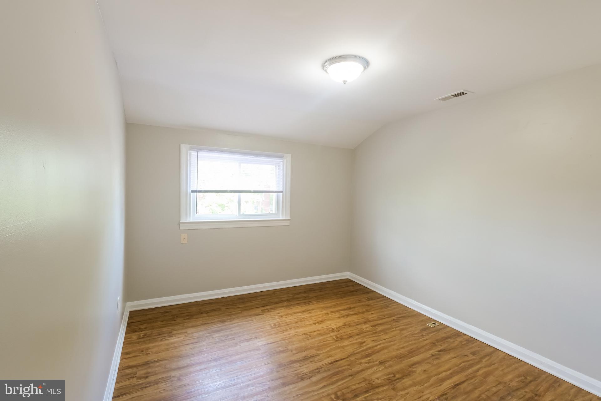 CHARLESMONT - Residential Lease