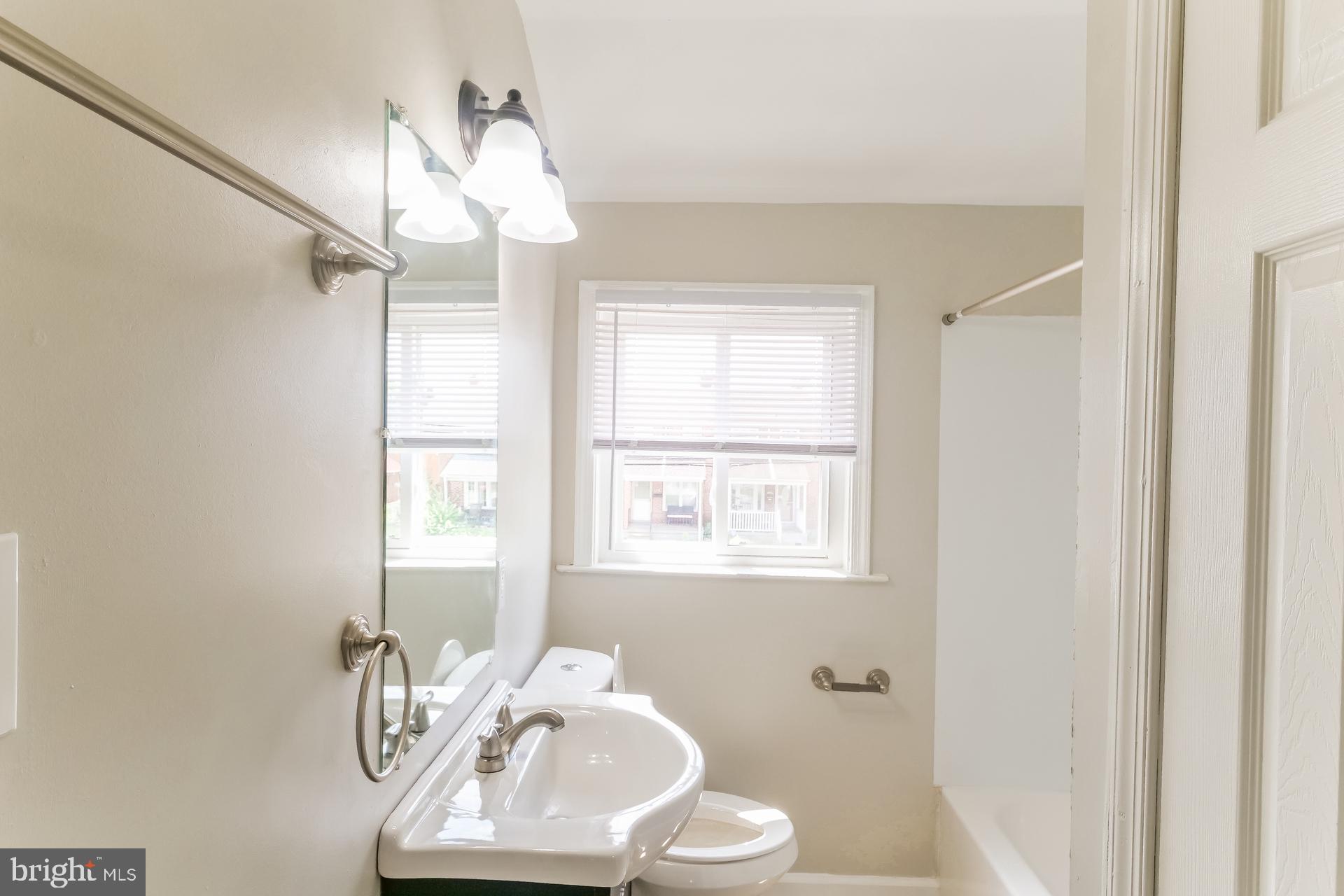 CHARLESMONT - Residential Lease