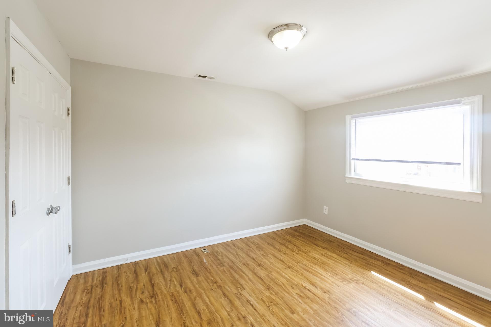 CHARLESMONT - Residential Lease