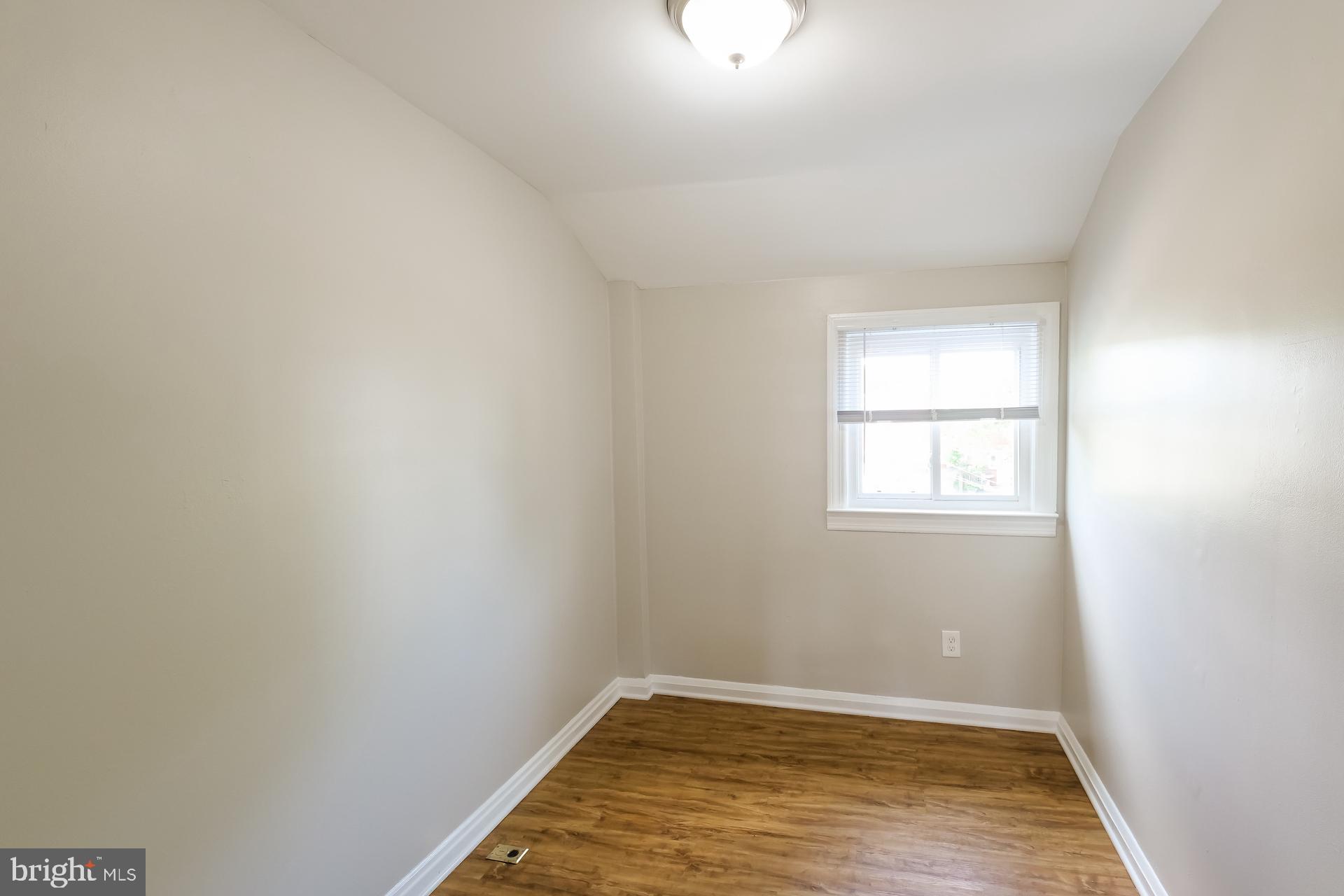 CHARLESMONT - Residential Lease