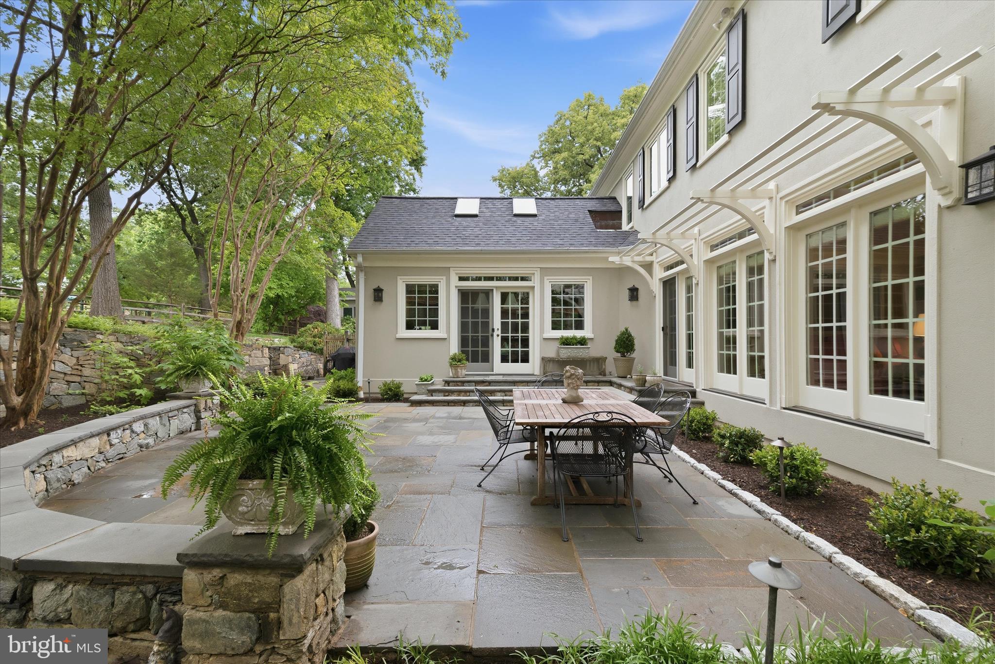 ARLINGWOOD - Residential