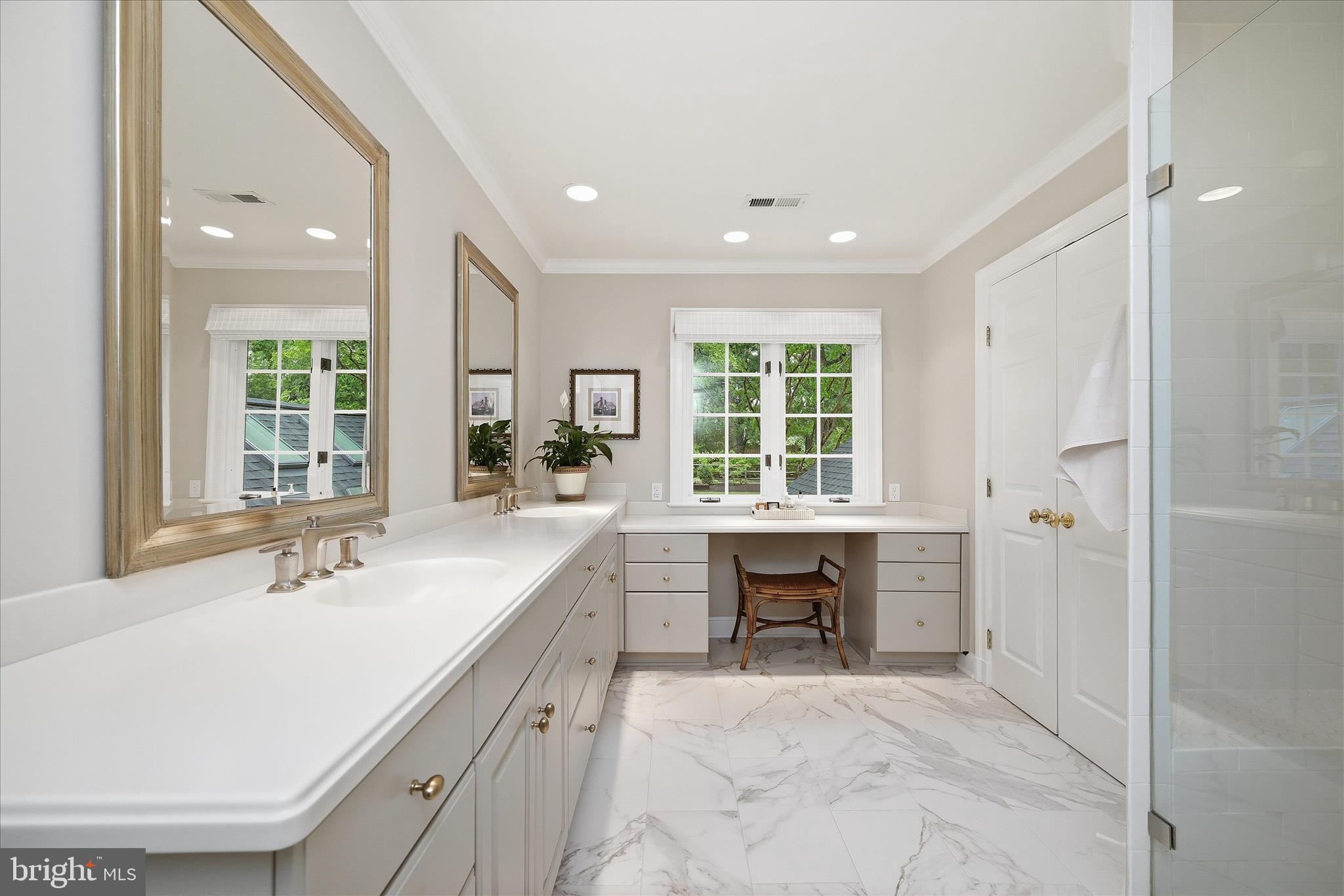 ARLINGWOOD - Residential