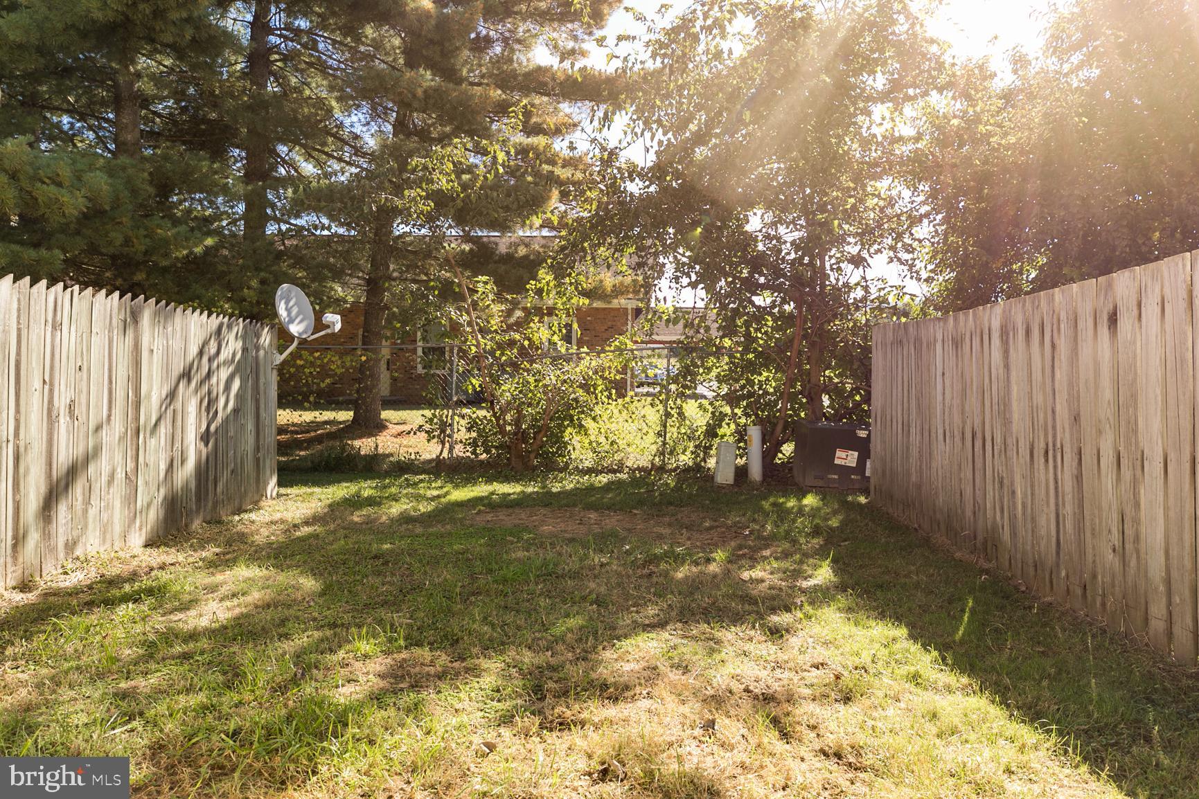 1122 WADEWOOD COURT