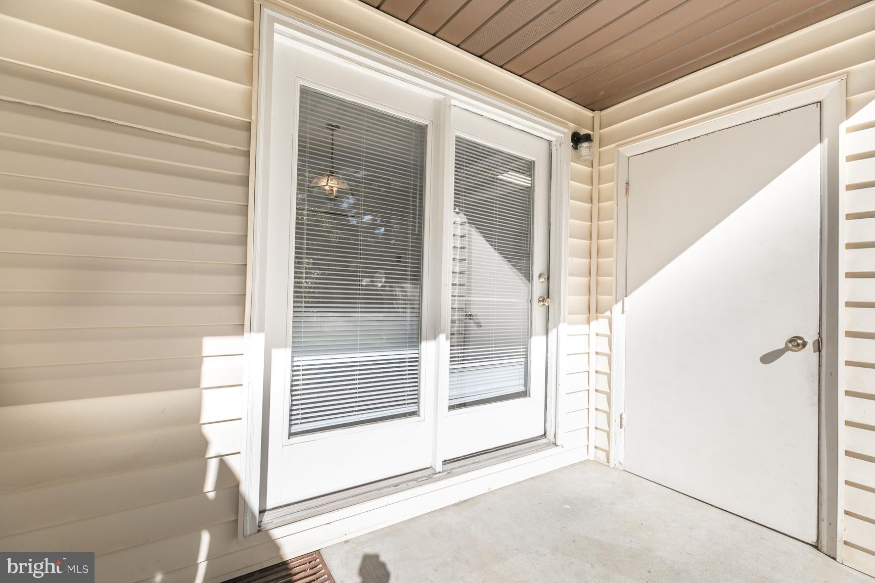 1122 WADEWOOD COURT