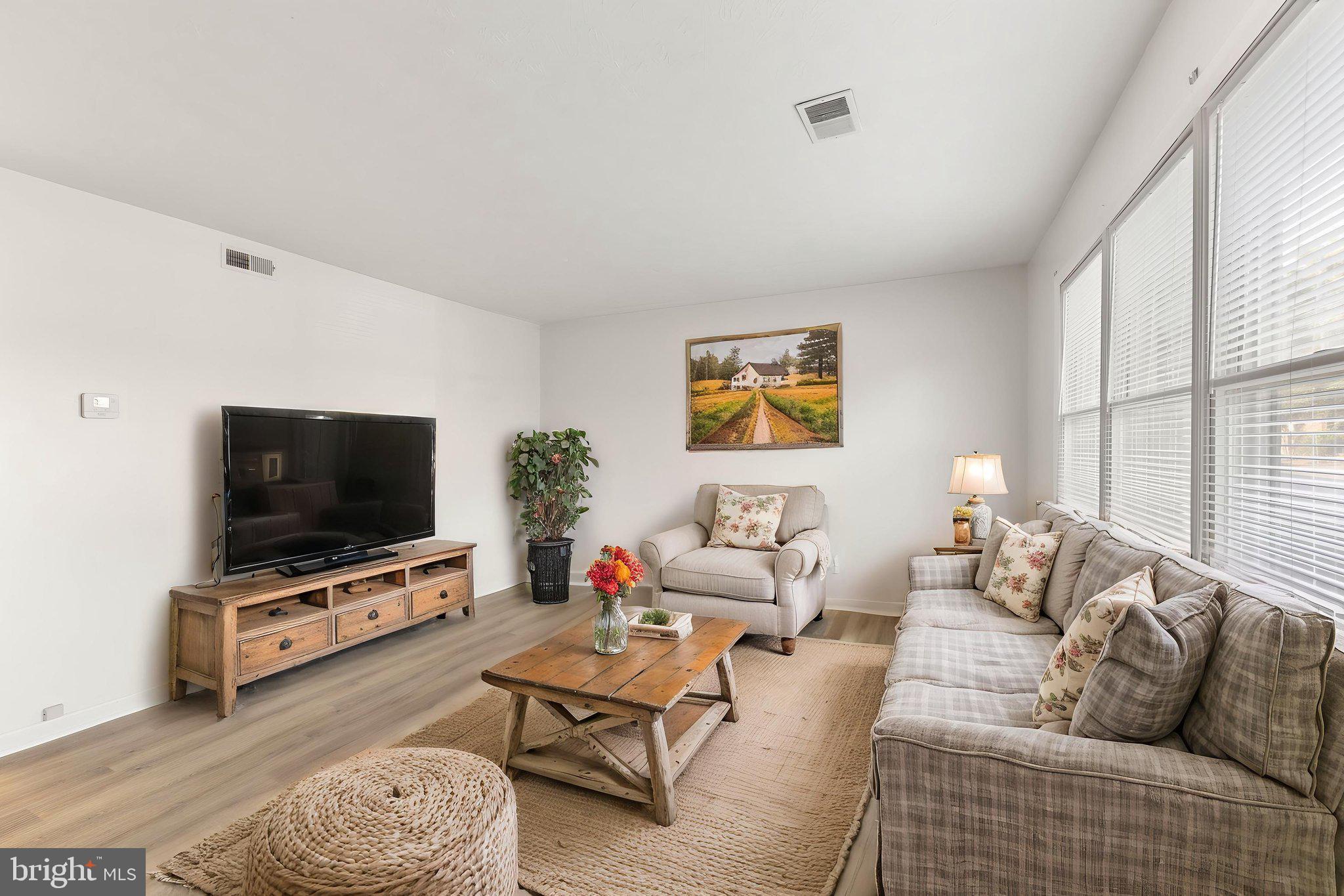 1122 WADEWOOD COURT
