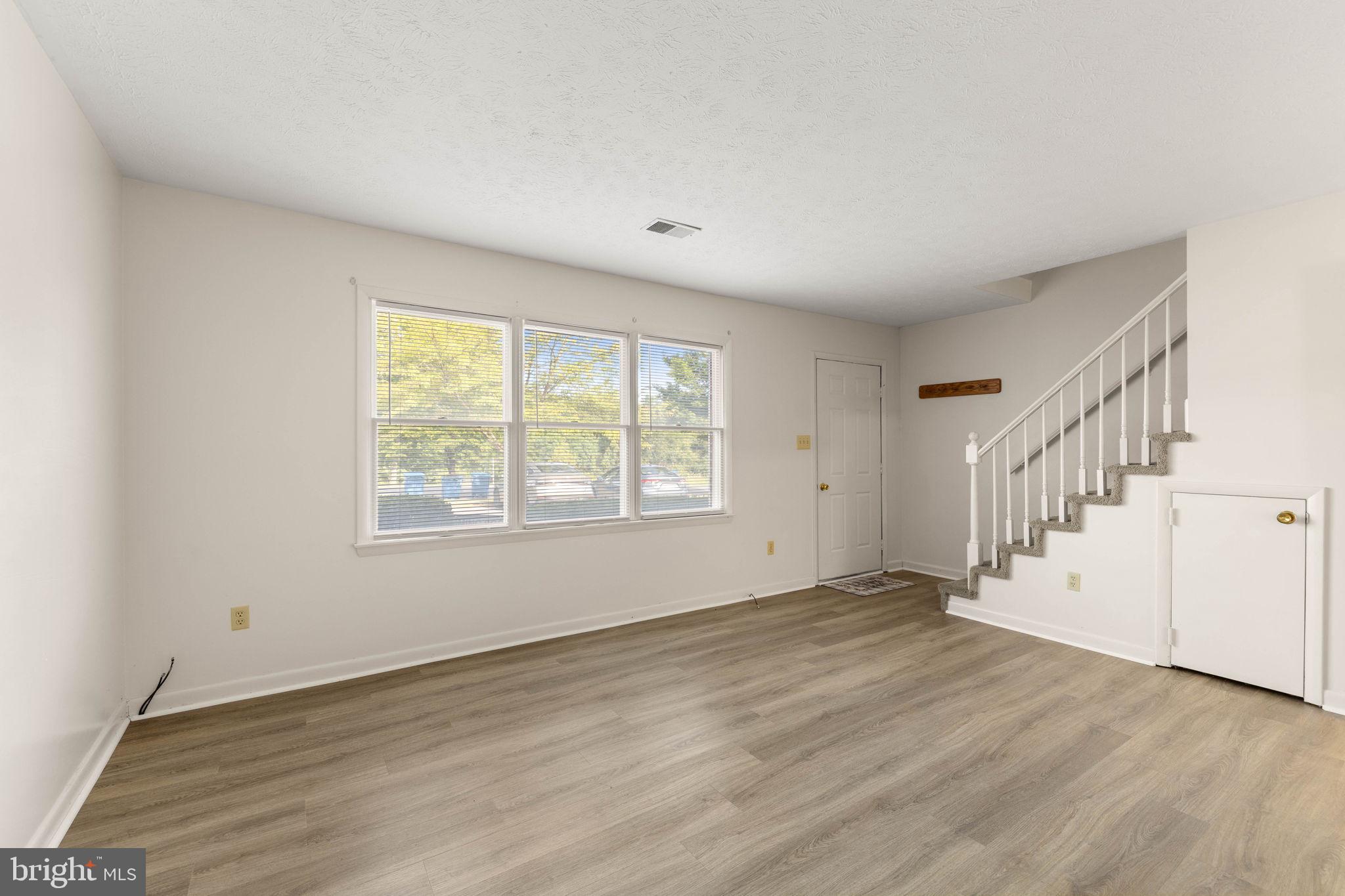1122 WADEWOOD COURT