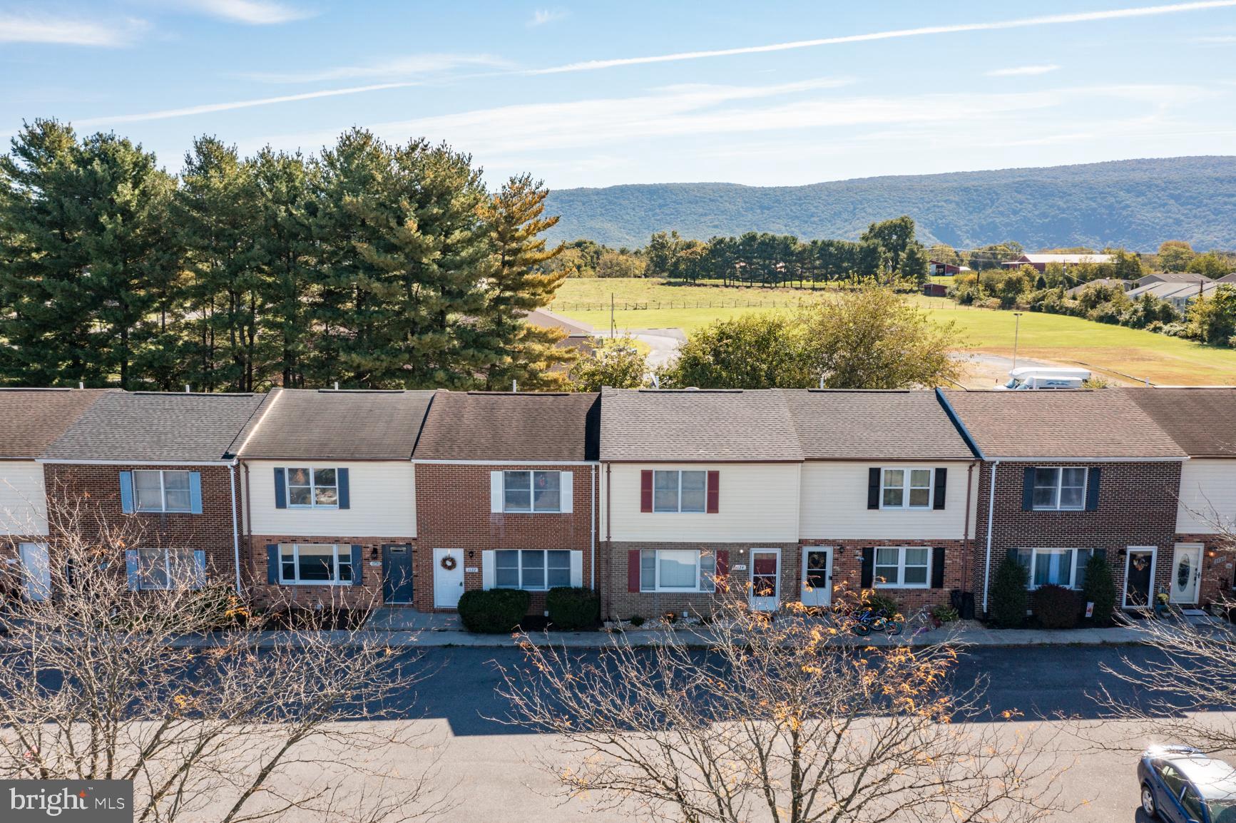 1122 WADEWOOD COURT