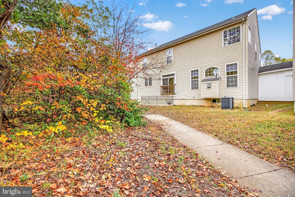 Photo of 15004 Lutz Court, WOODBRIDGE, VA 22193 (MLS # VAPW2133326)
