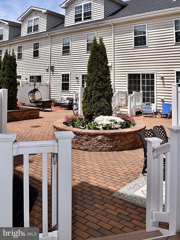 CARRIAGE HILL - Residential Lease