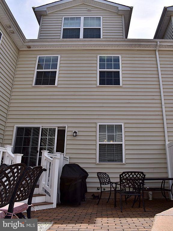 CARRIAGE HILL - Residential Lease