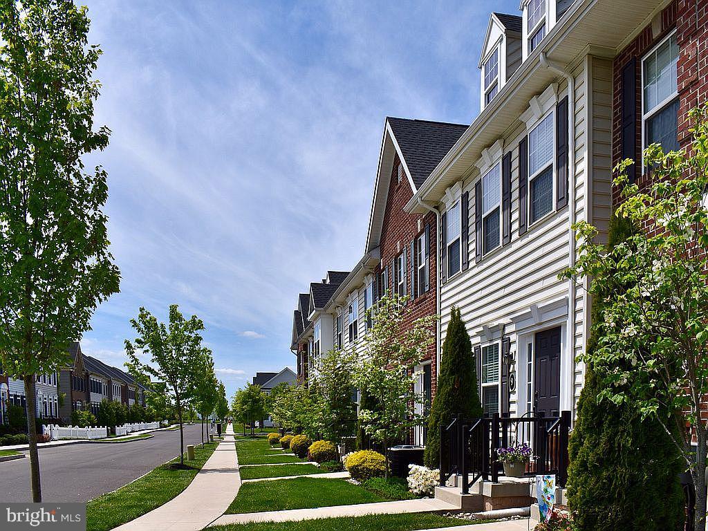 CARRIAGE HILL - Residential Lease